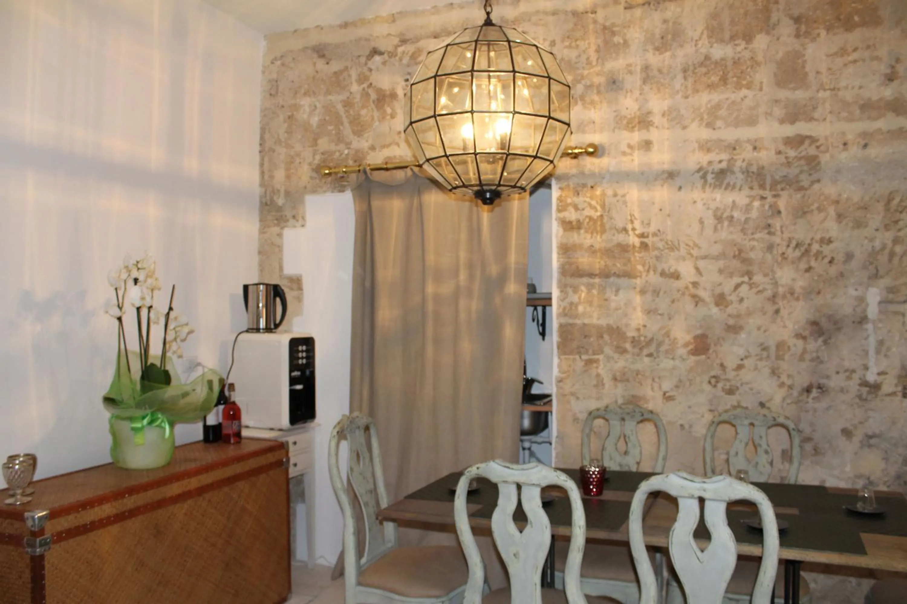 Communal lounge/ TV room in Torre Tresca B&B