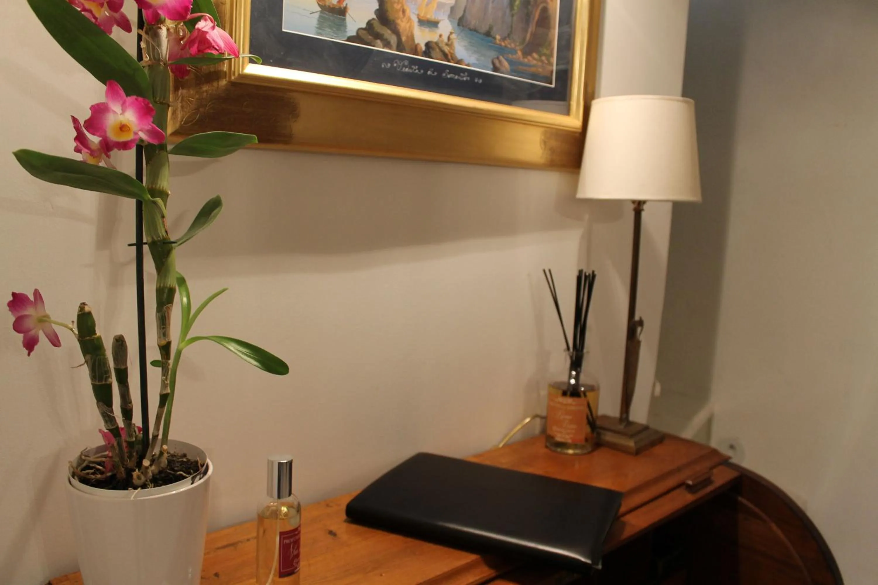 Communal lounge/ TV room in Torre Tresca B&B