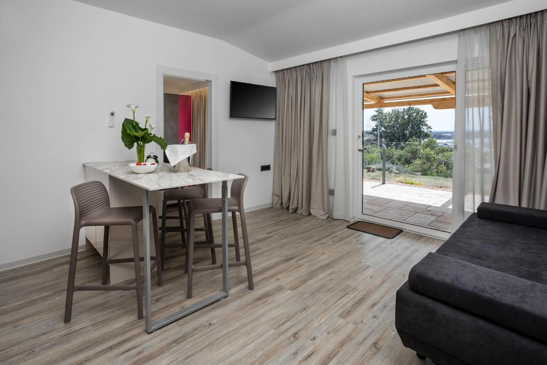 Superior Holiday Home with Terrace in Holiday Homes Kanajt