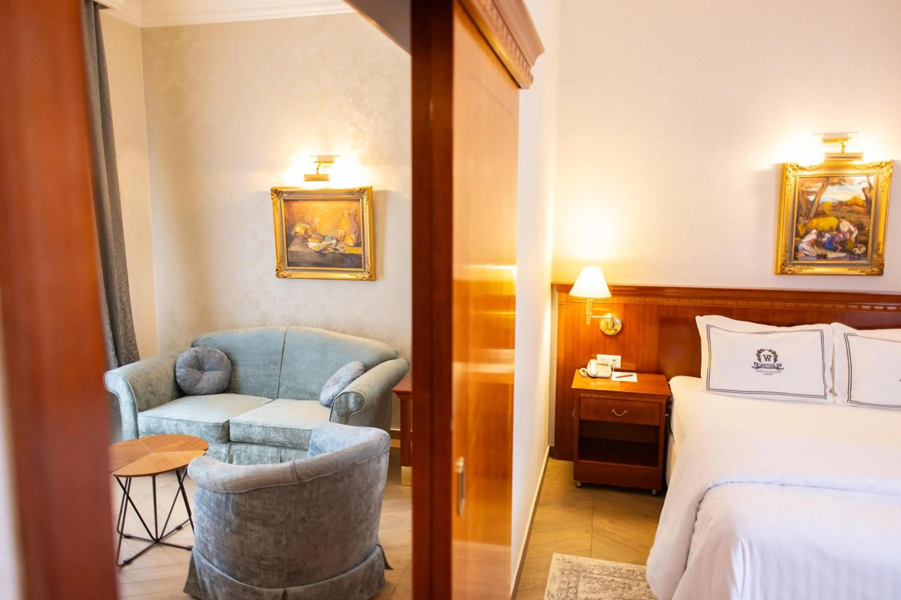 Living room, Bed in Hotel Waldinger