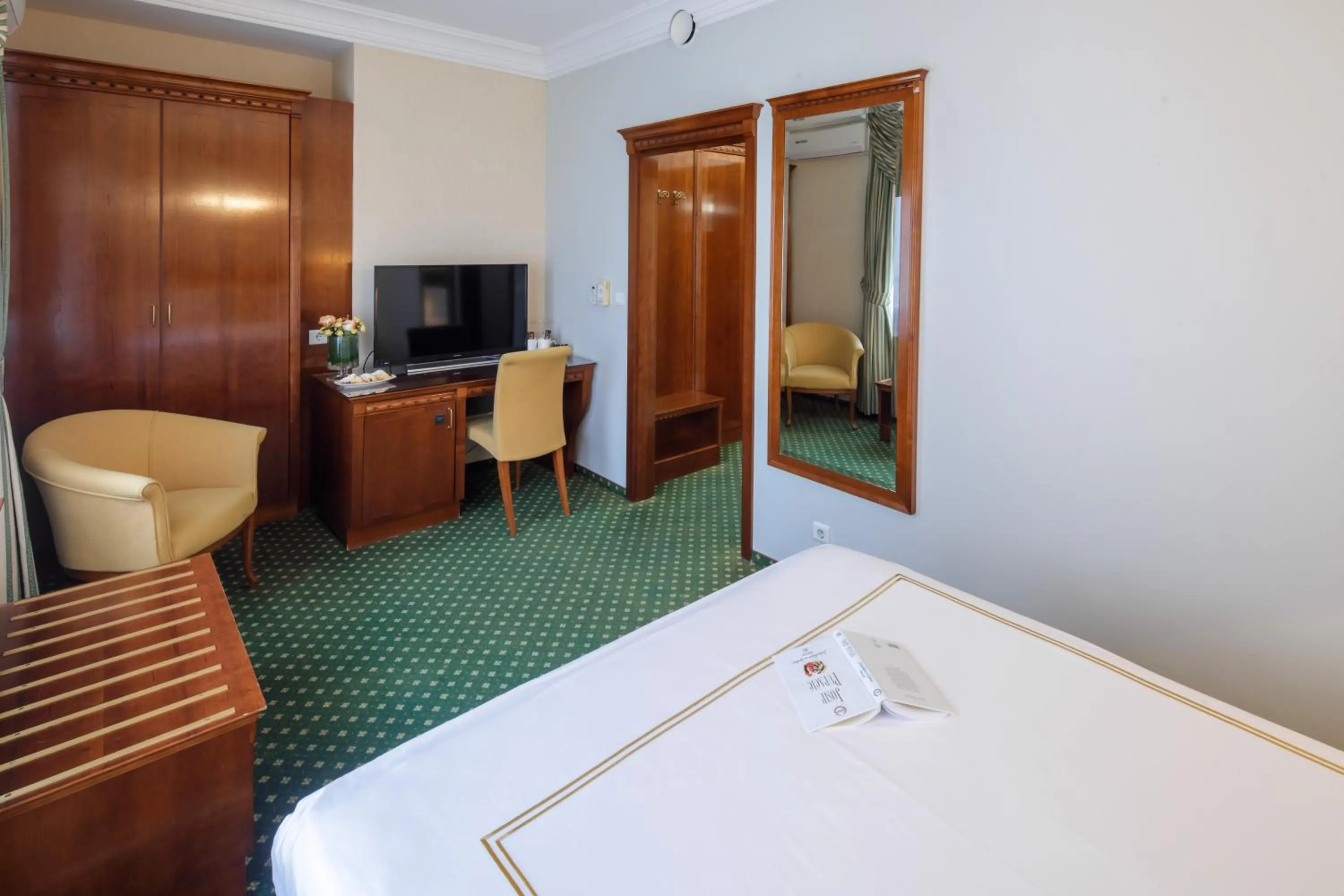 TV and multimedia, Bed in Hotel Waldinger