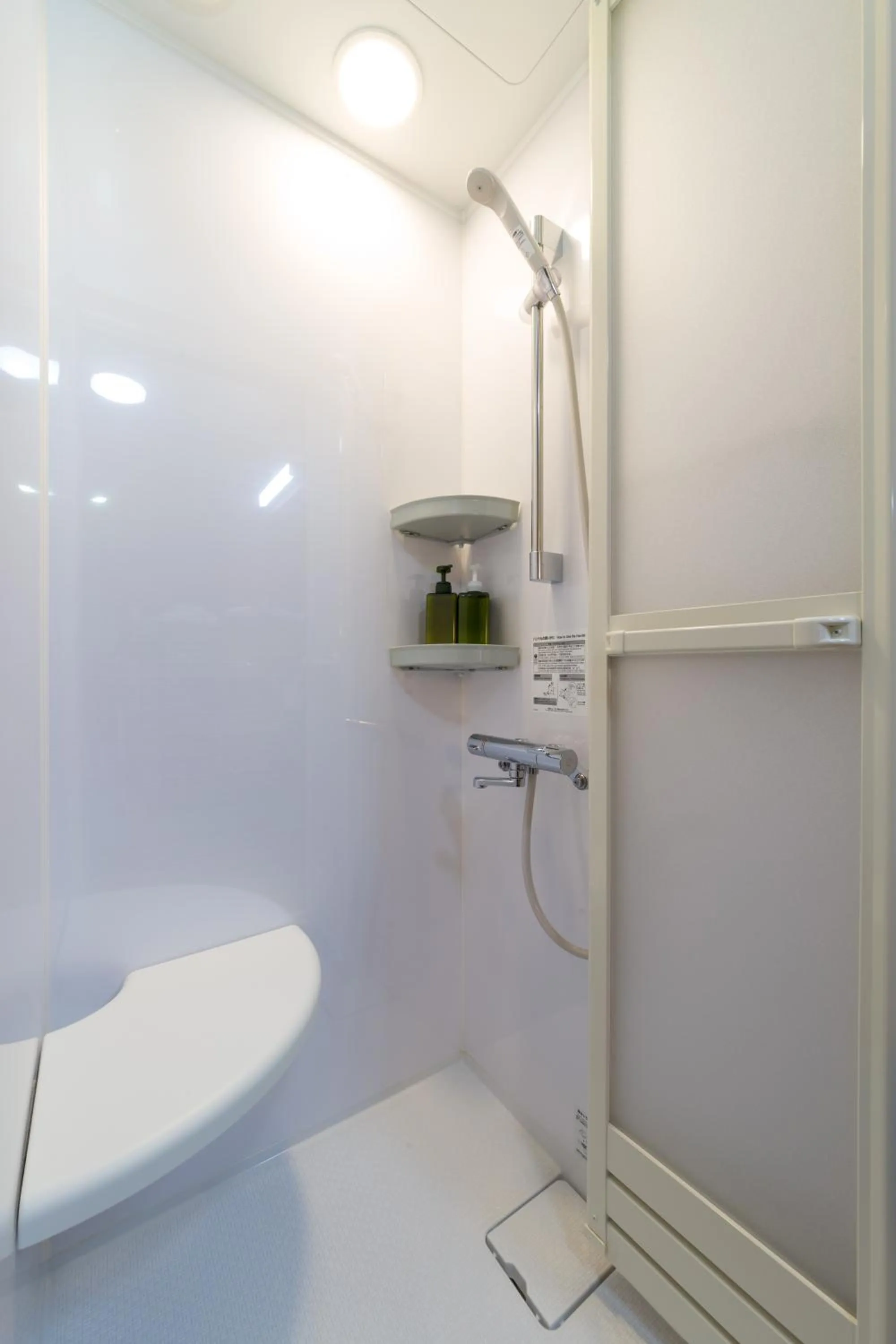 Shower in Kyotoya Tsuki no Yu Bettei