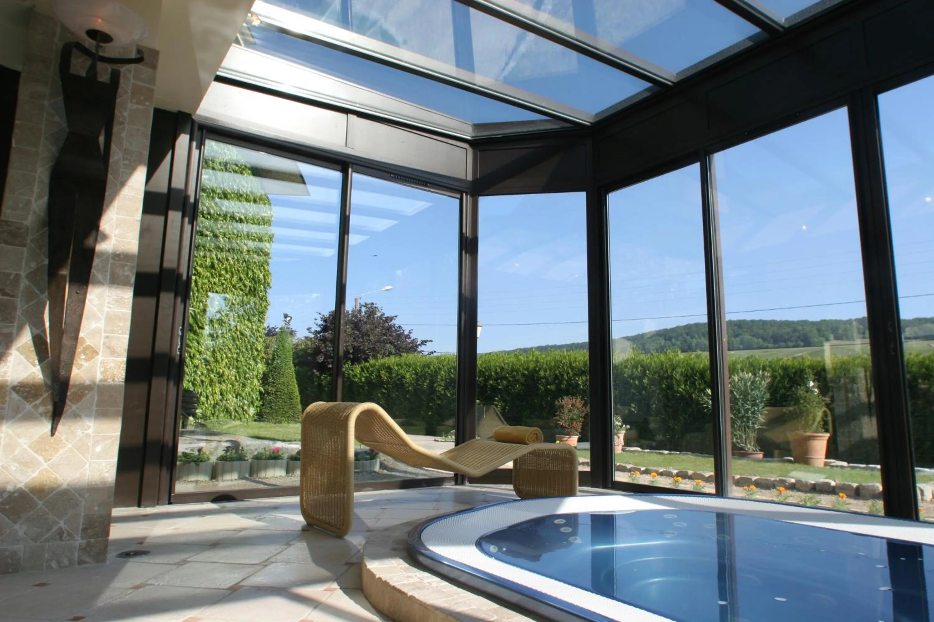 Hot Tub in Briqueterie Champagne, A Beauvallon Hotel & Spa