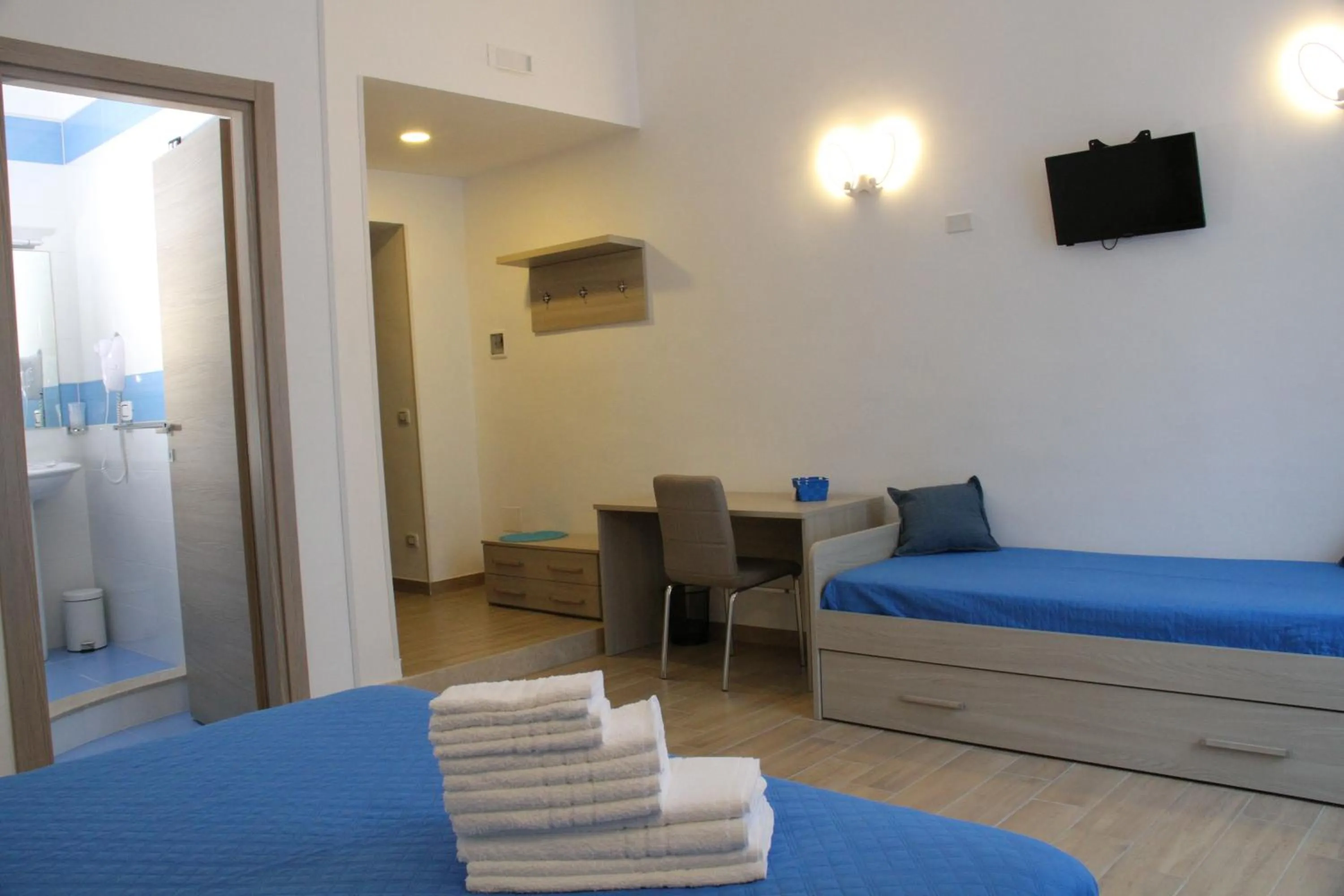 People, Bed in B&B Flower's House