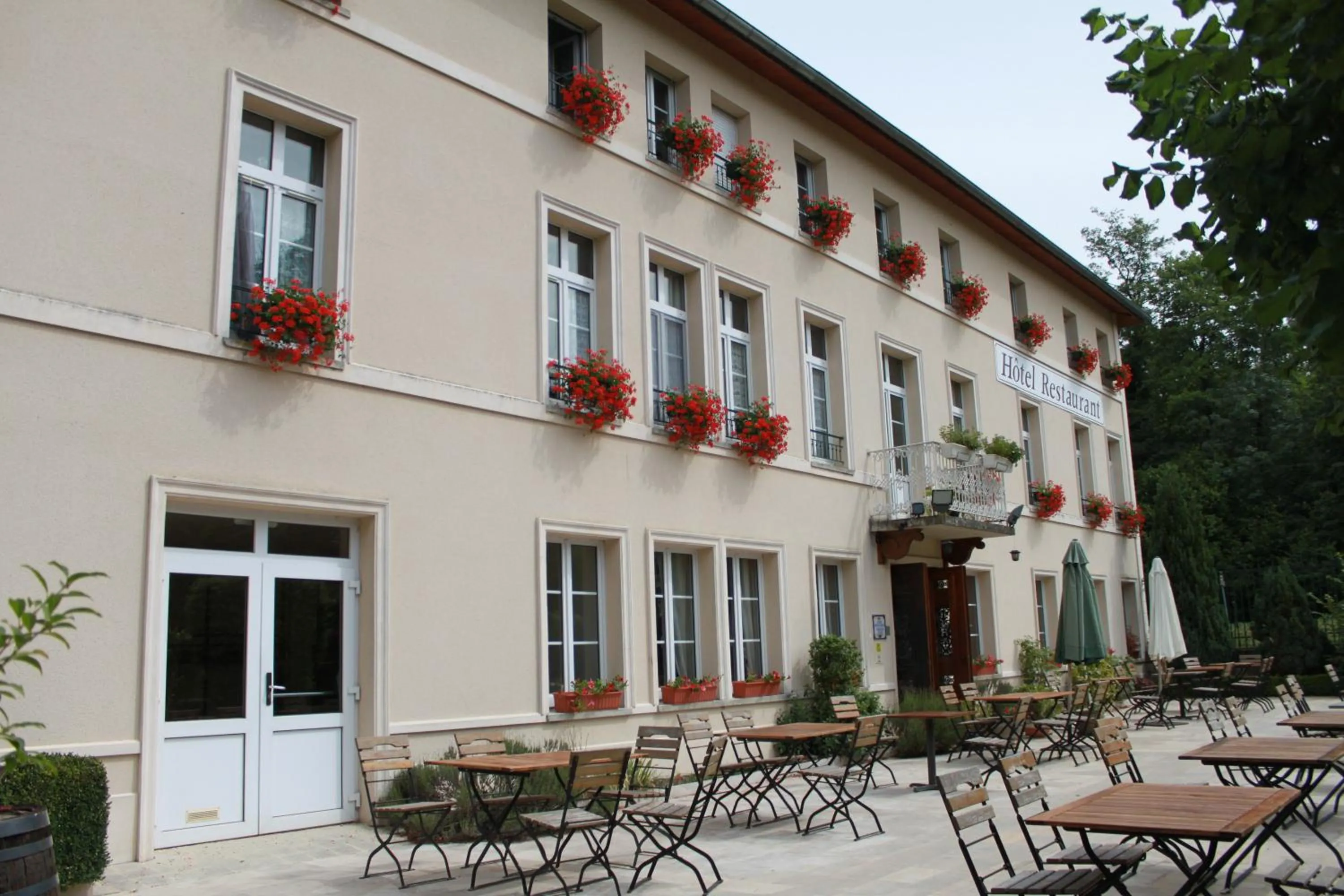 Facade/entrance in Le Clos De Mutigny