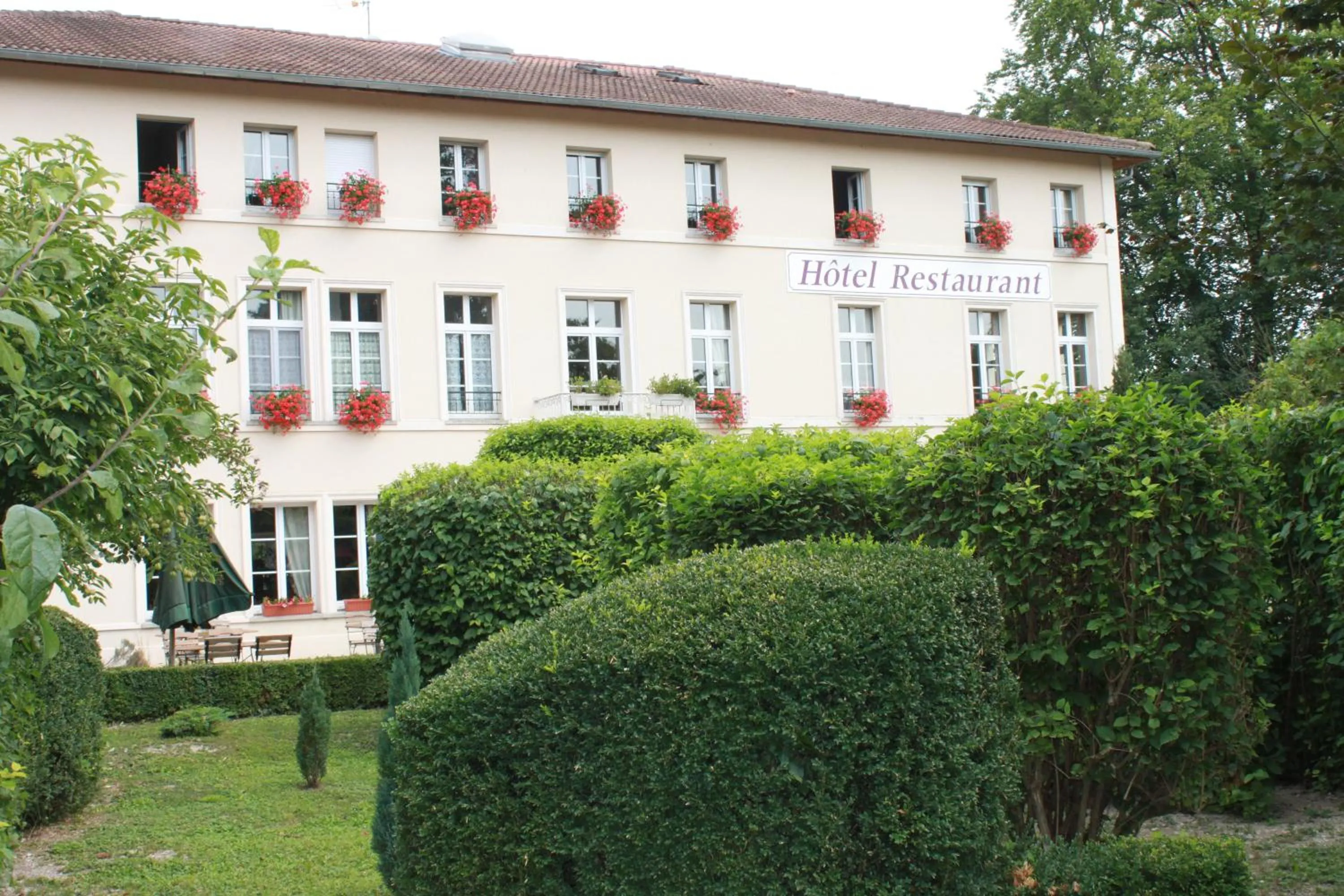 Facade/entrance in Le Clos De Mutigny