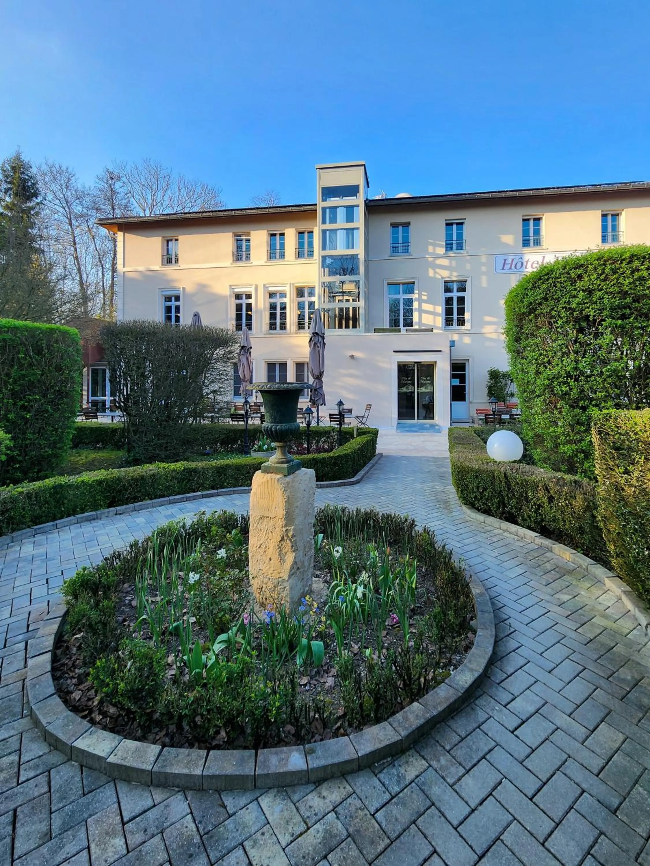 Property building in Le Clos De Mutigny