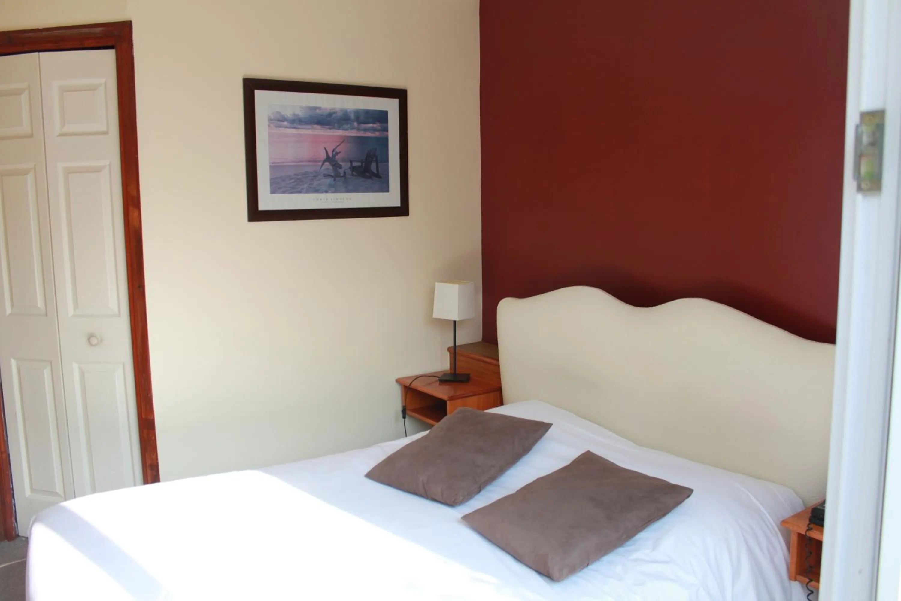 Photo of the whole room, Bed in Le Clos De Mutigny