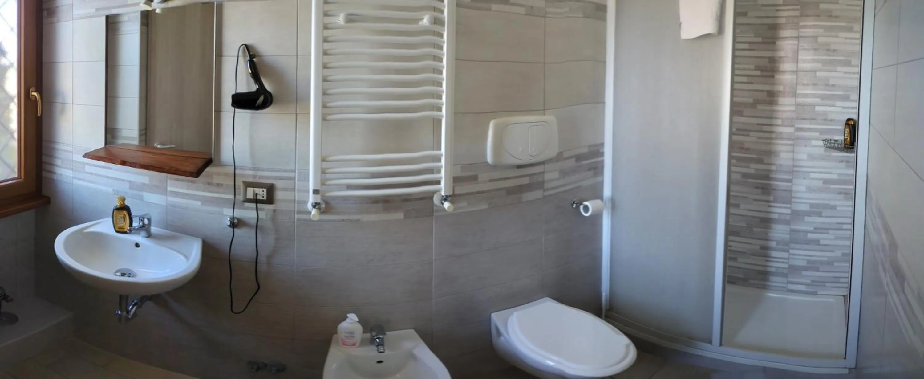 Bathroom in Bonsai Bed & Breakfast