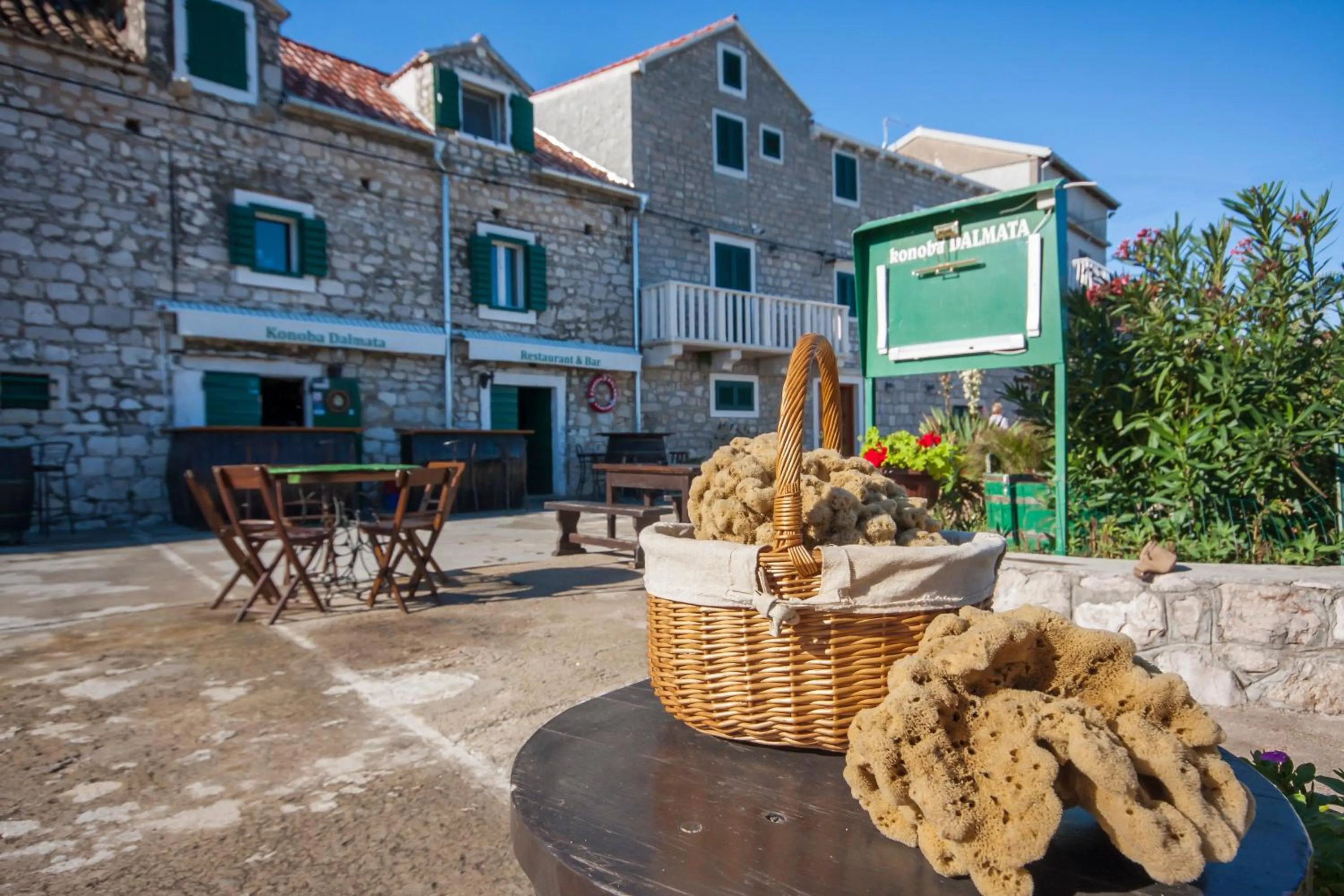 Restaurant/places to eat in Apartments Dalmata