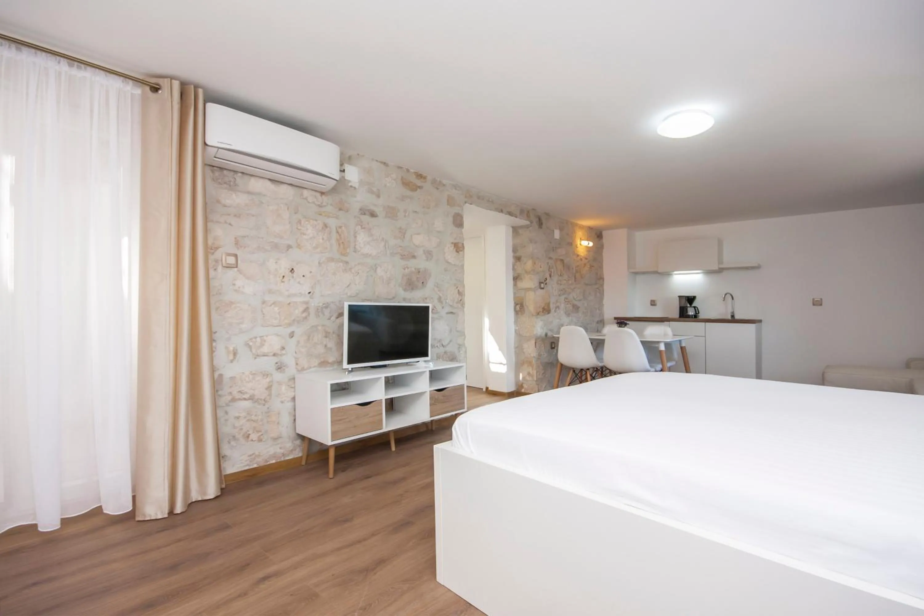 Kitchen or kitchenette, Bed in Apartments Dalmata