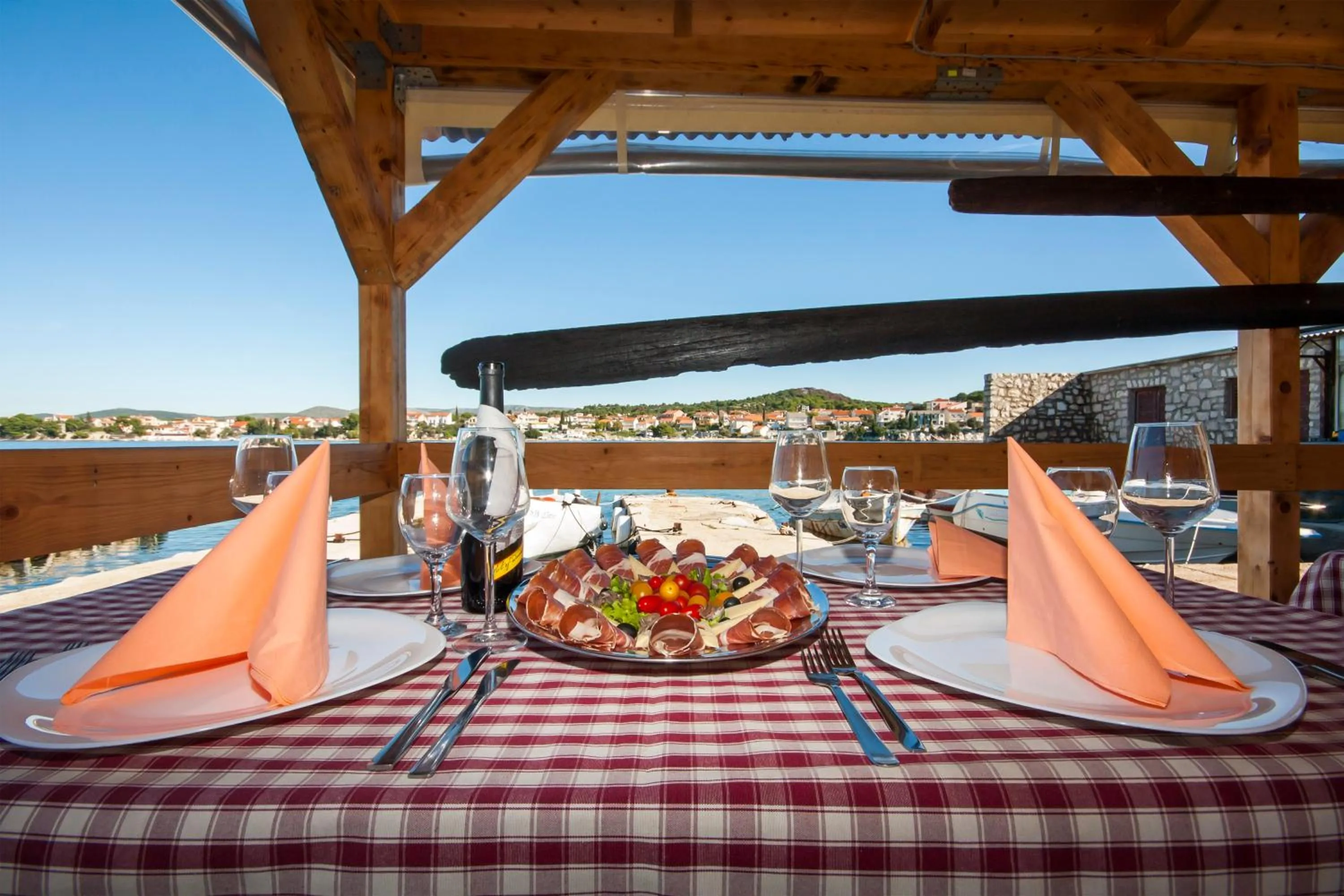 Restaurant/places to eat in Apartments Dalmata
