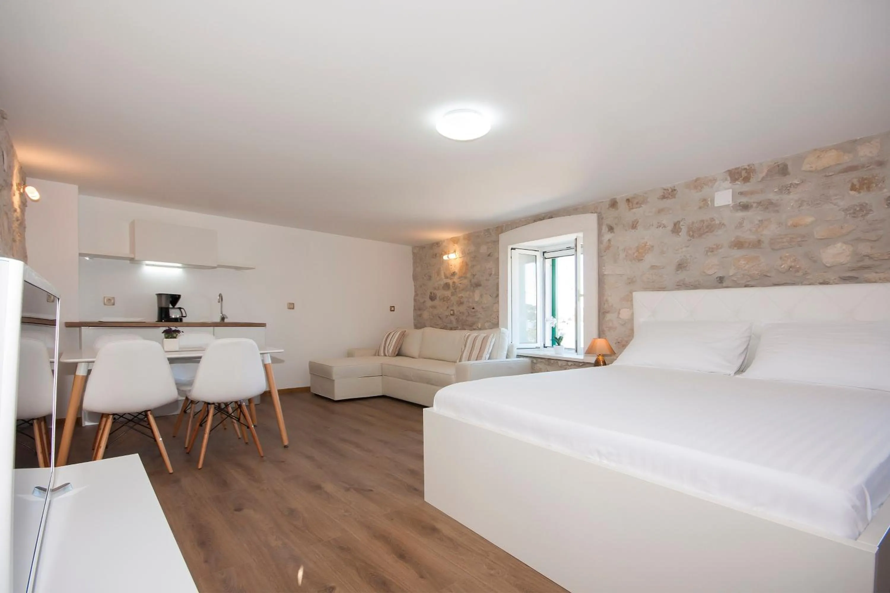 Kitchen or kitchenette, Bed in Apartments Dalmata