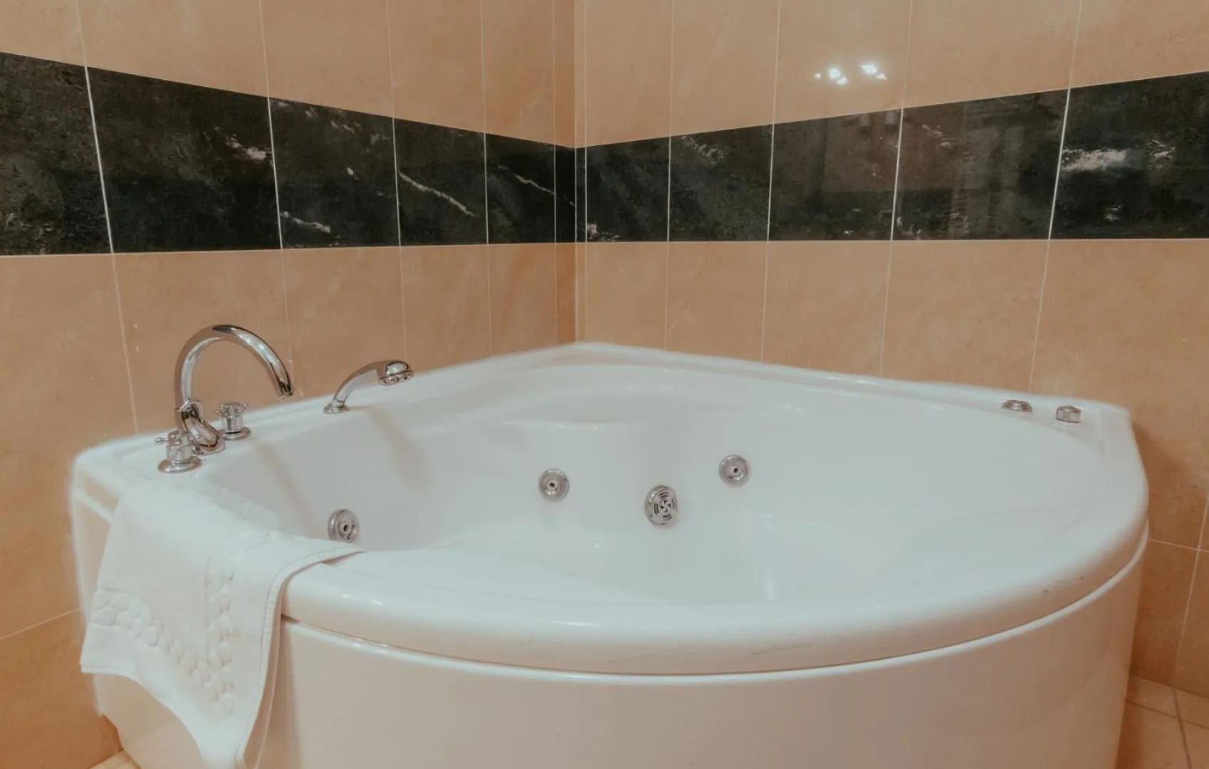 Hot Tub in San Raffaele Hotel Restaurant & Resort