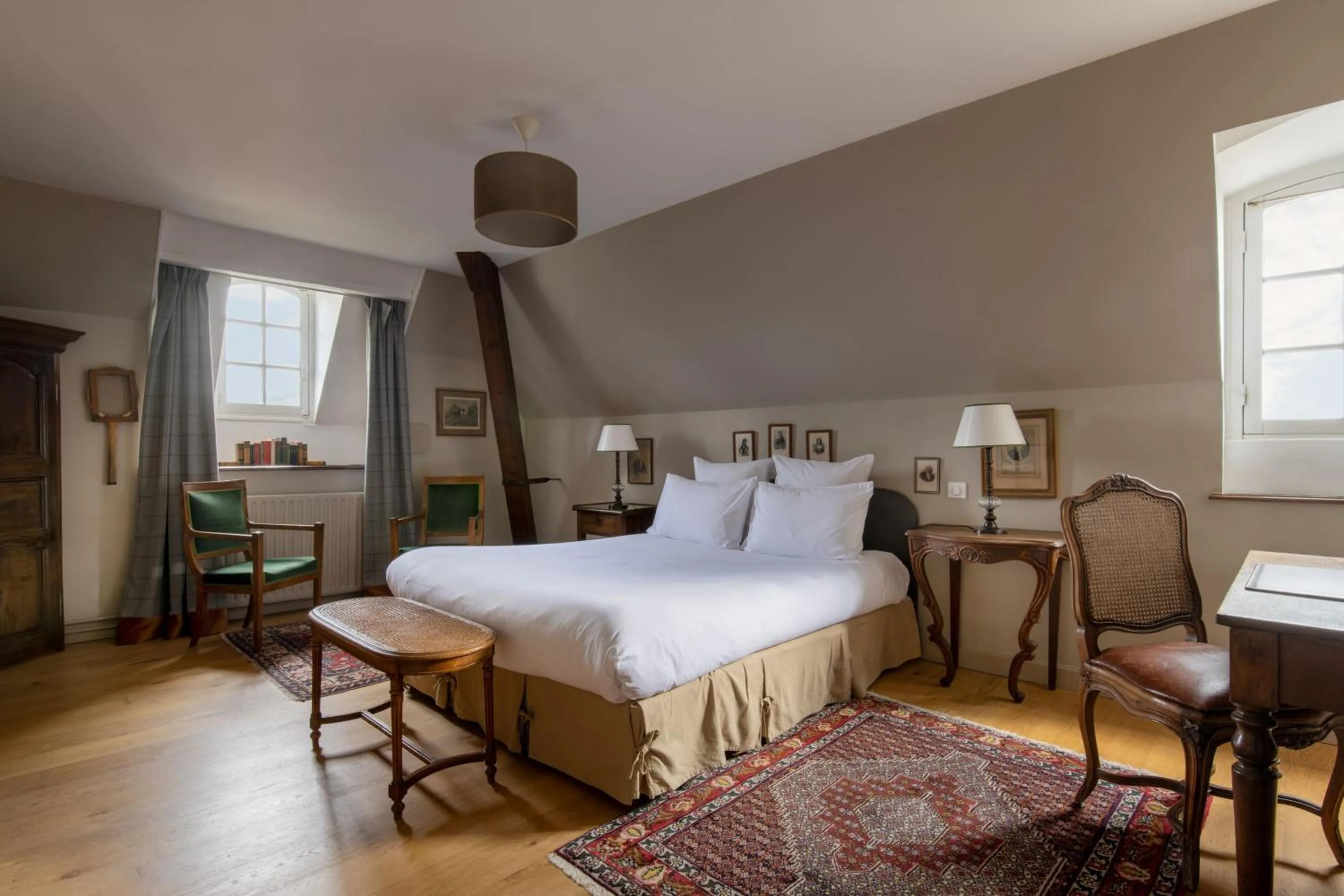 Photo of the whole room, Bed in Le Château d'Etoges - Champagne