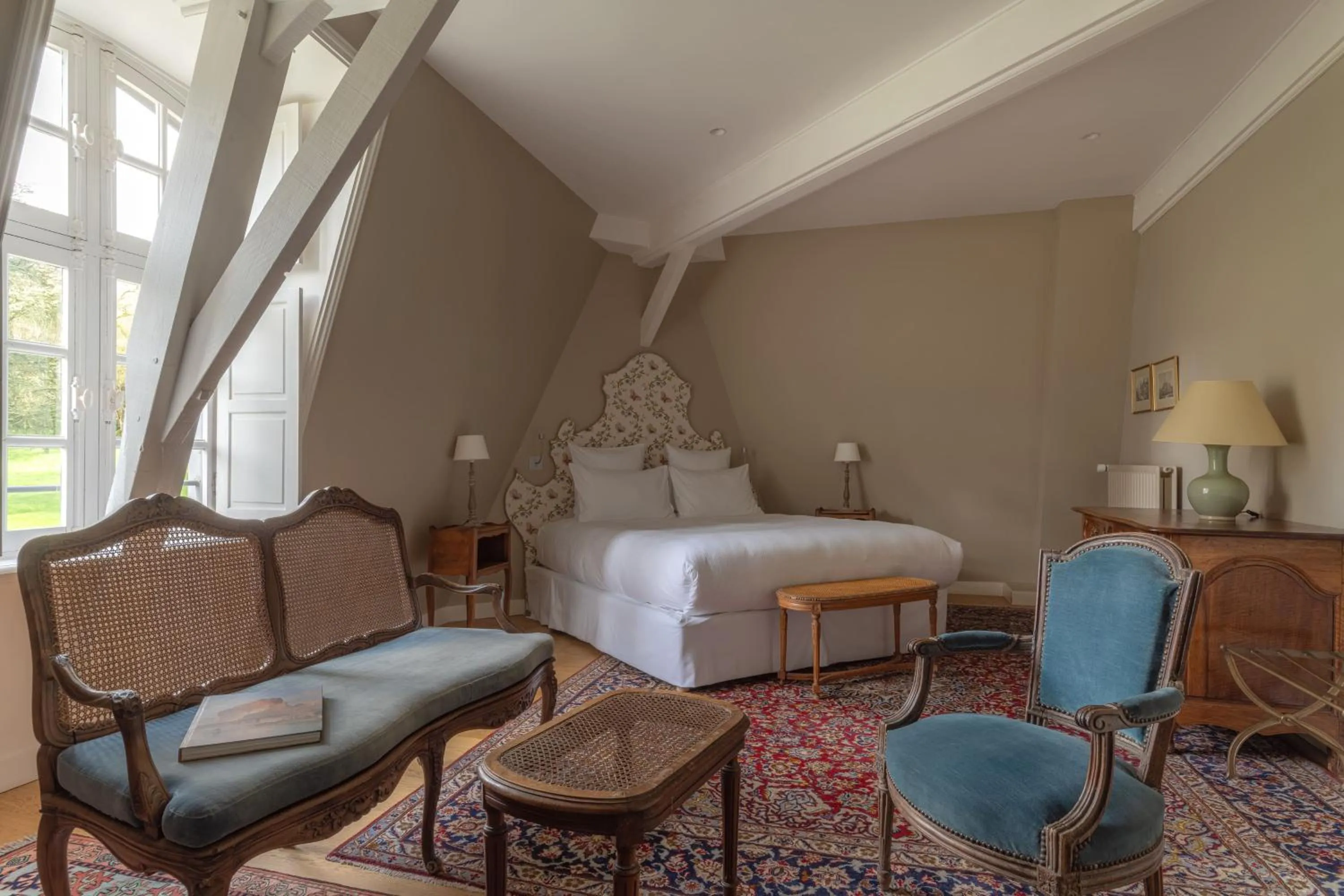 Bedroom, Bed in Le Château d'Etoges - Champagne