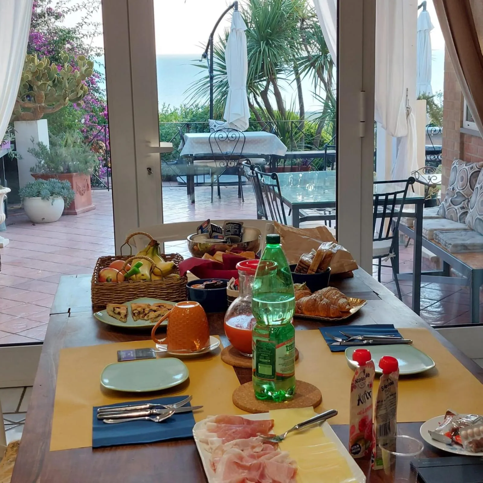 Breakfast in B&B La Casa di Era