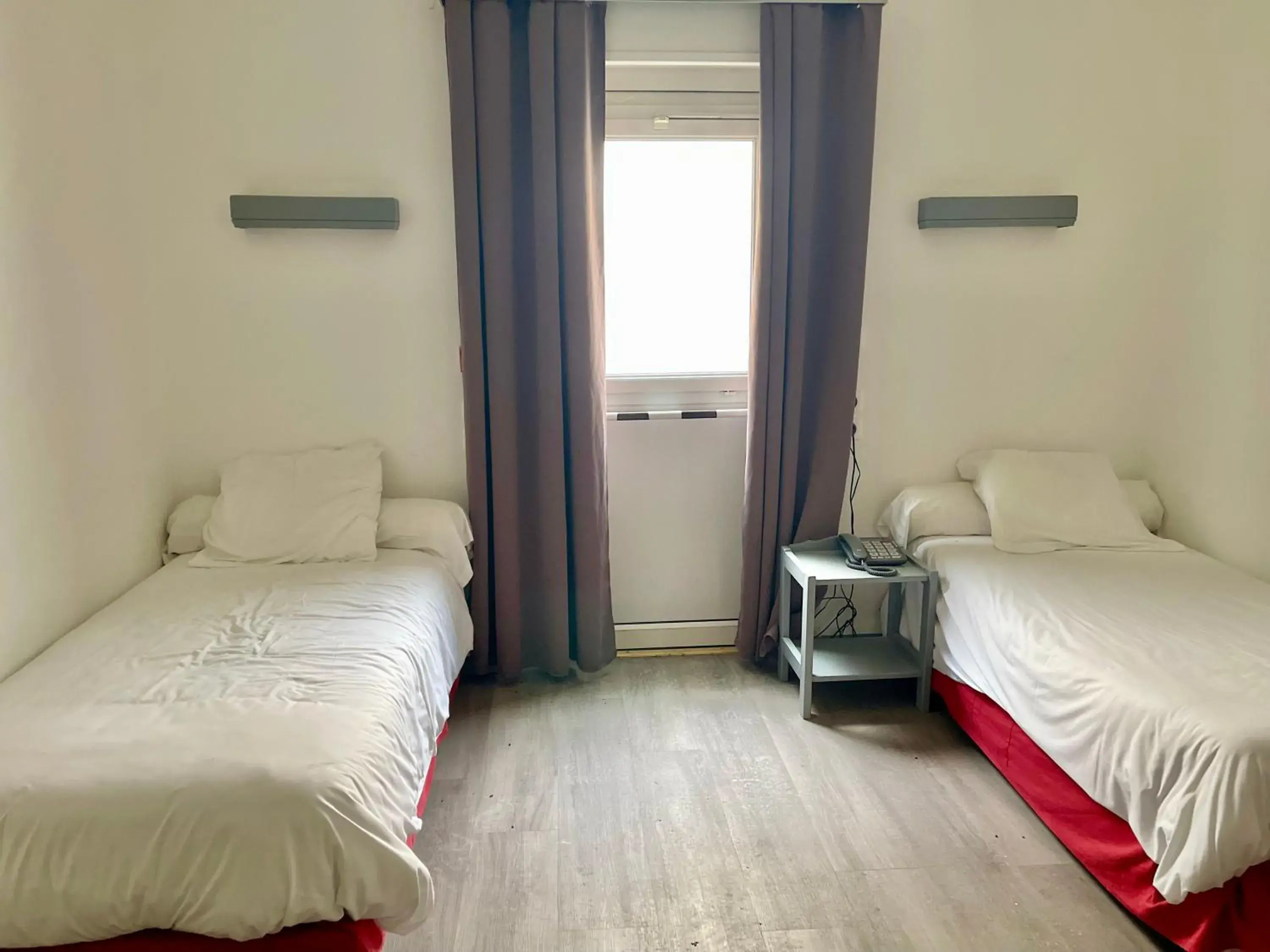 Twin Room - Disability Access in Auberge de Moussy proche Épernay Twin Room - Disability Access in Auberge de Moussy proche Épernay