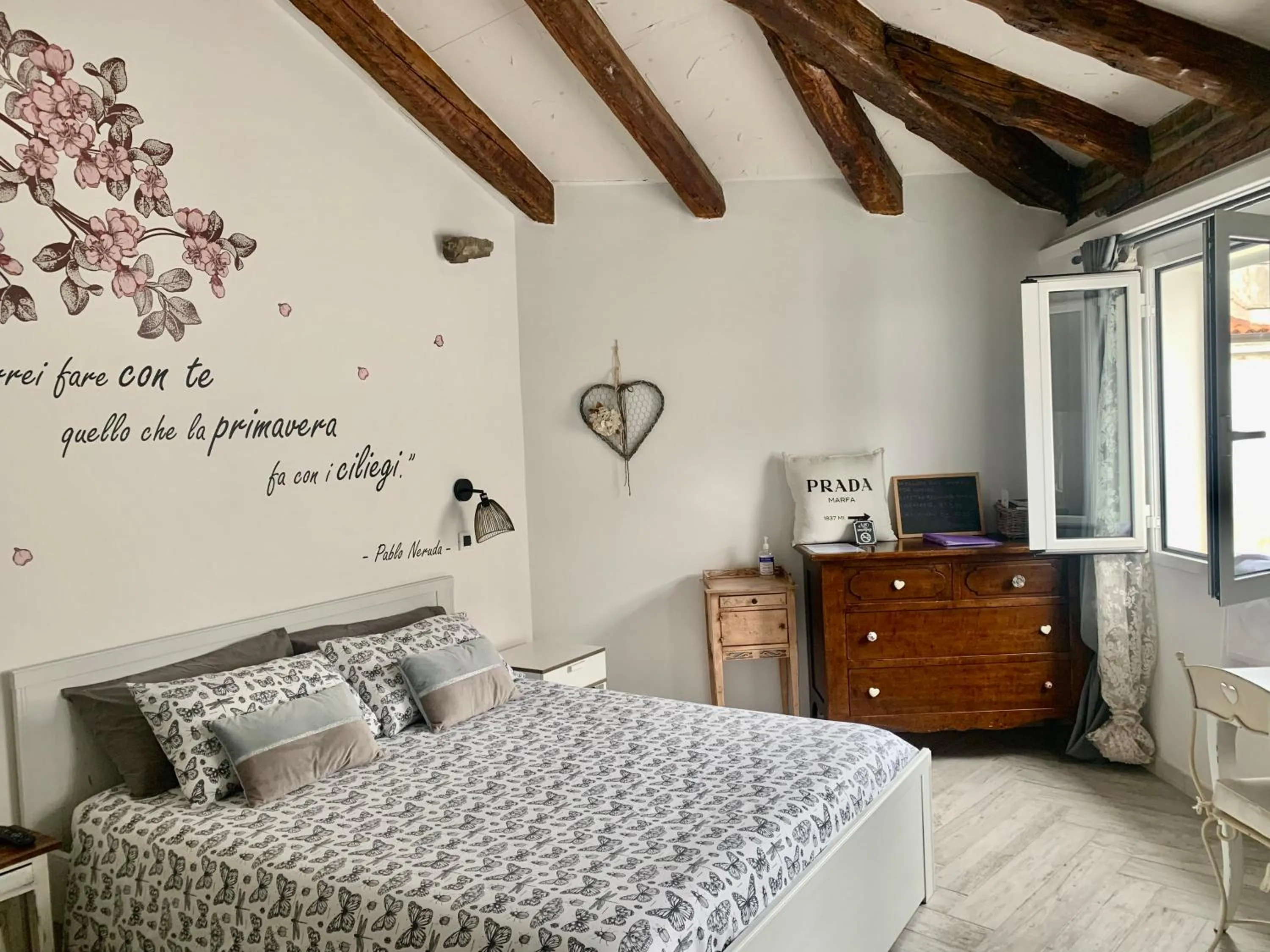 Bed in Addicted to Paradise b&b