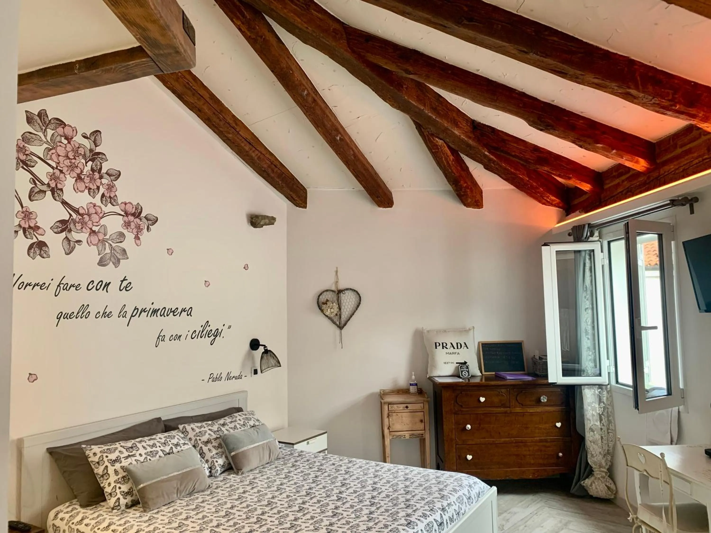 Bed in Addicted to Paradise b&b