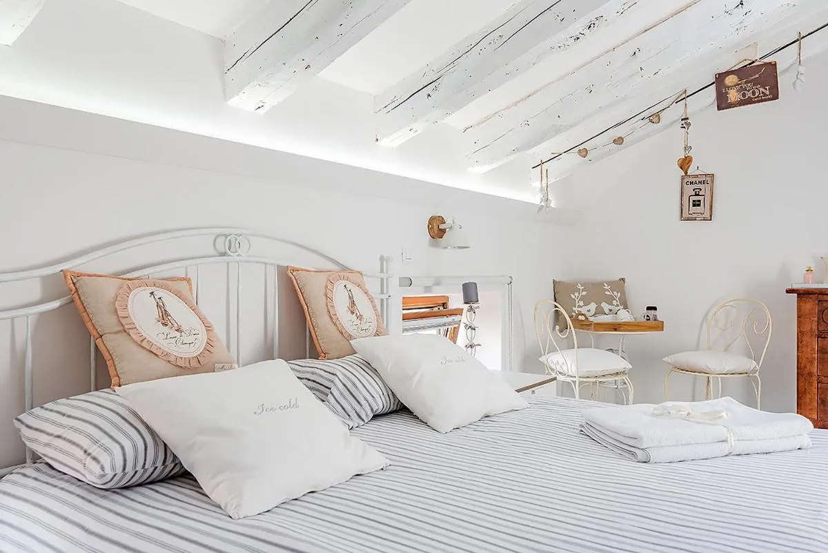 Bed in Addicted to Paradise b&b