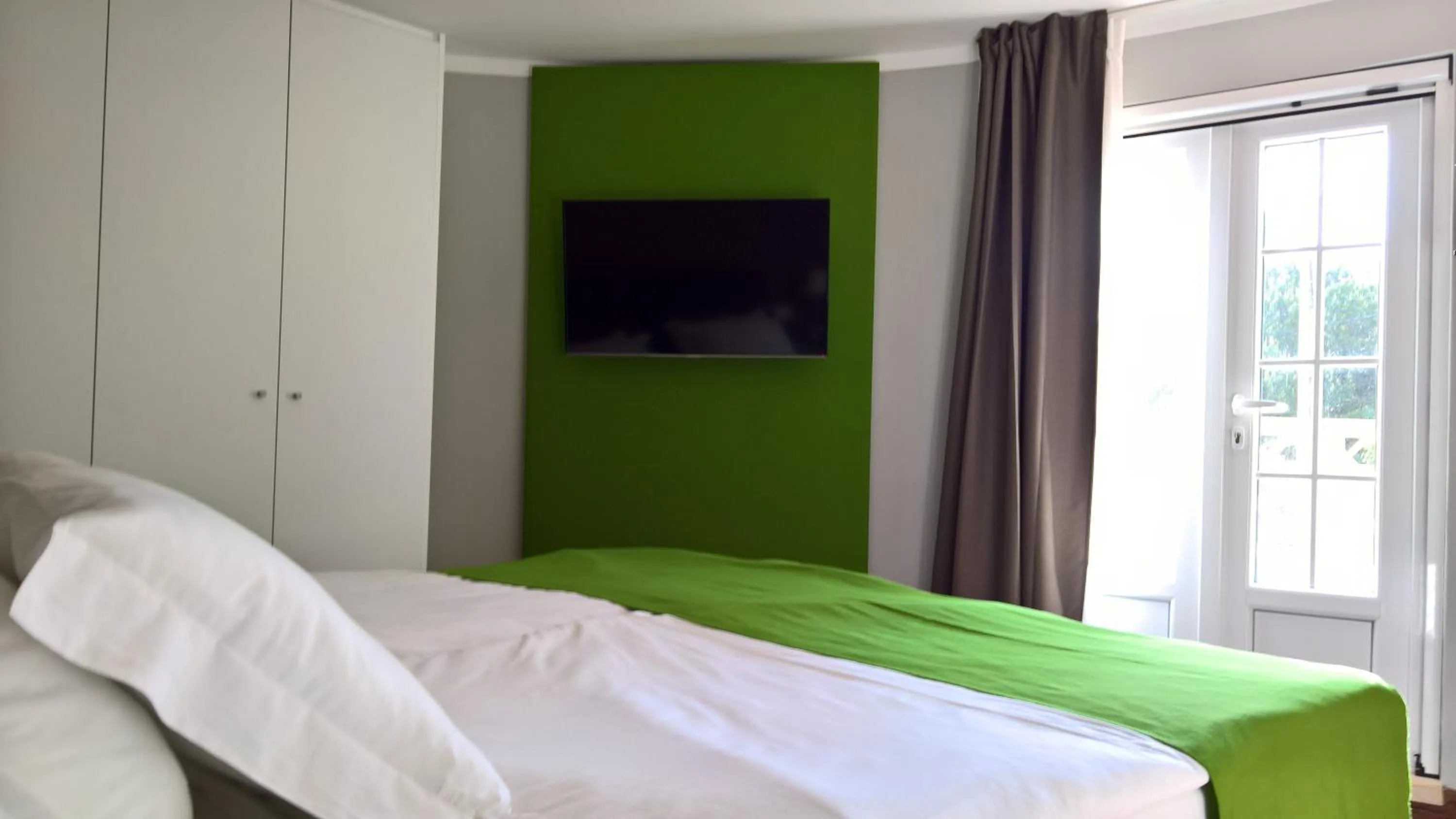 Photo of the whole room, Bed in Quinta do Cabo Guesthouse