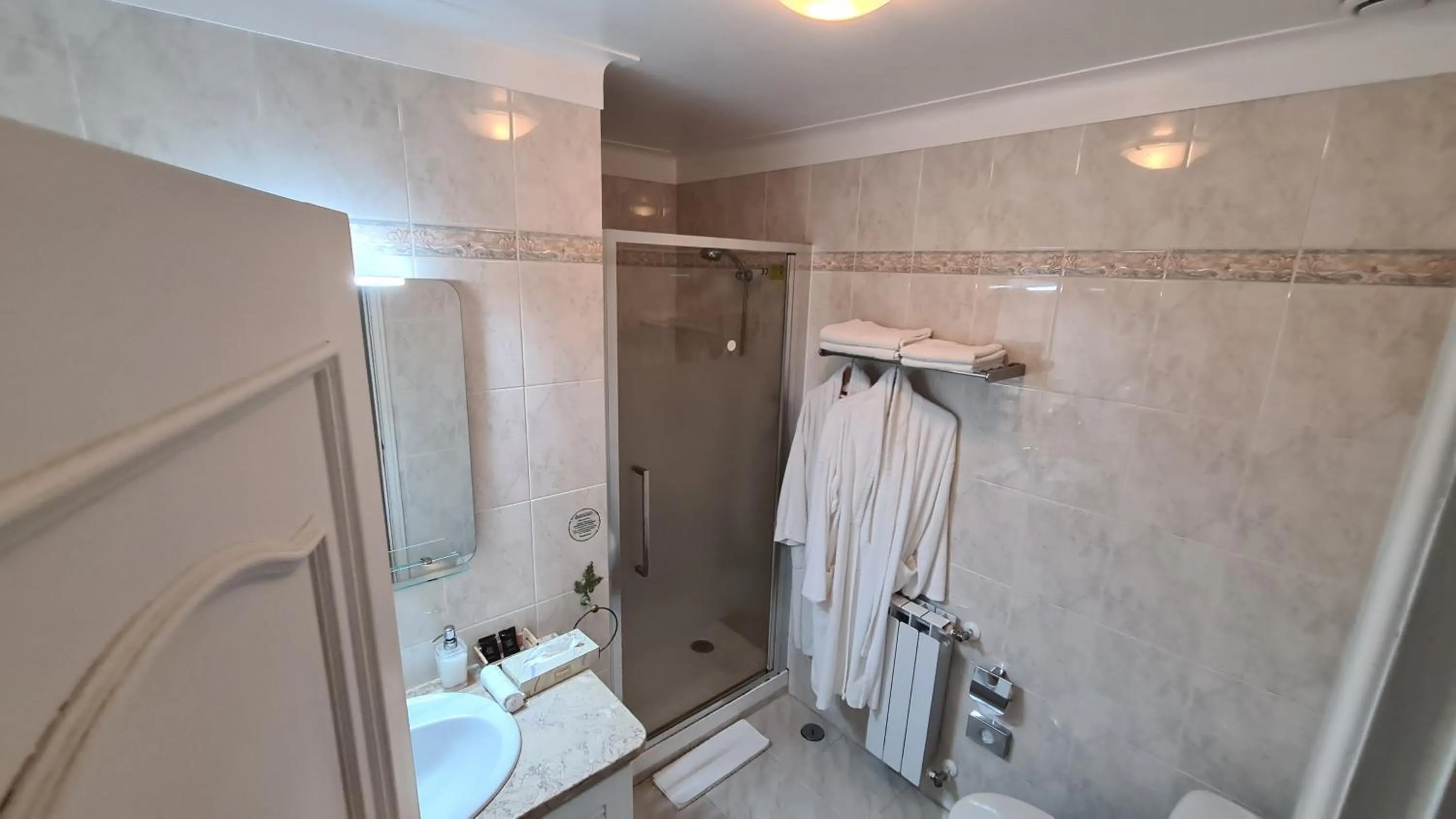 Shower in Quinta do Cabo Guesthouse