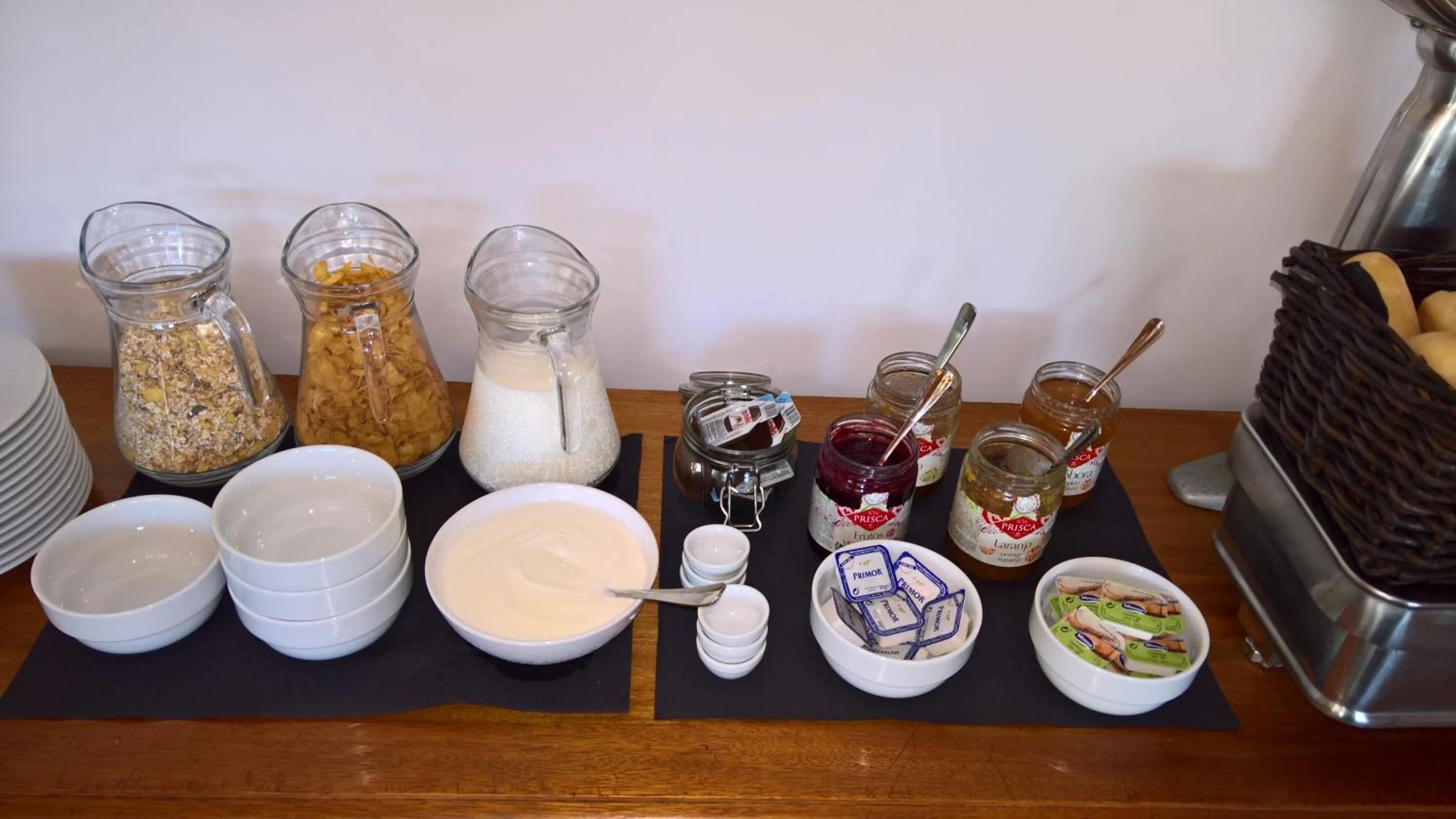 Buffet breakfast in Quinta do Cabo Guesthouse