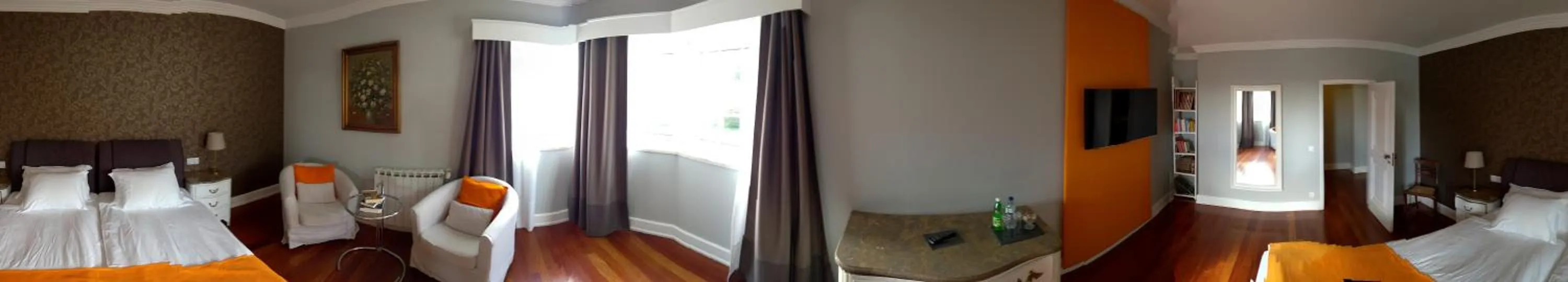 Photo of the whole room, Bed in Quinta do Cabo Guesthouse