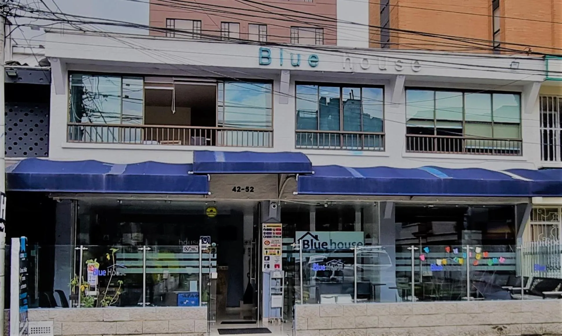 Facade/entrance in Blue House Corferias
