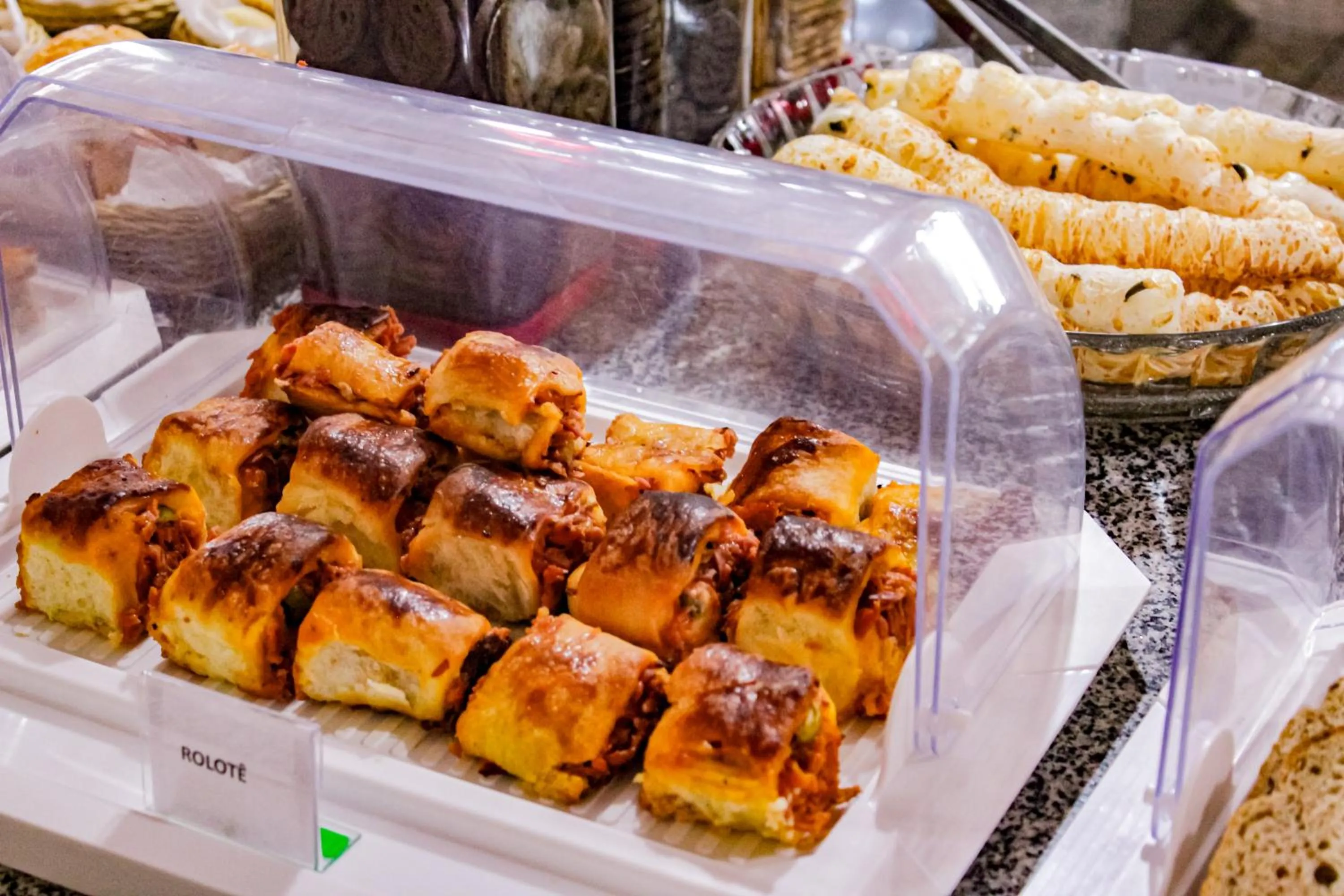 Buffet breakfast in Hotel Primavera Betim