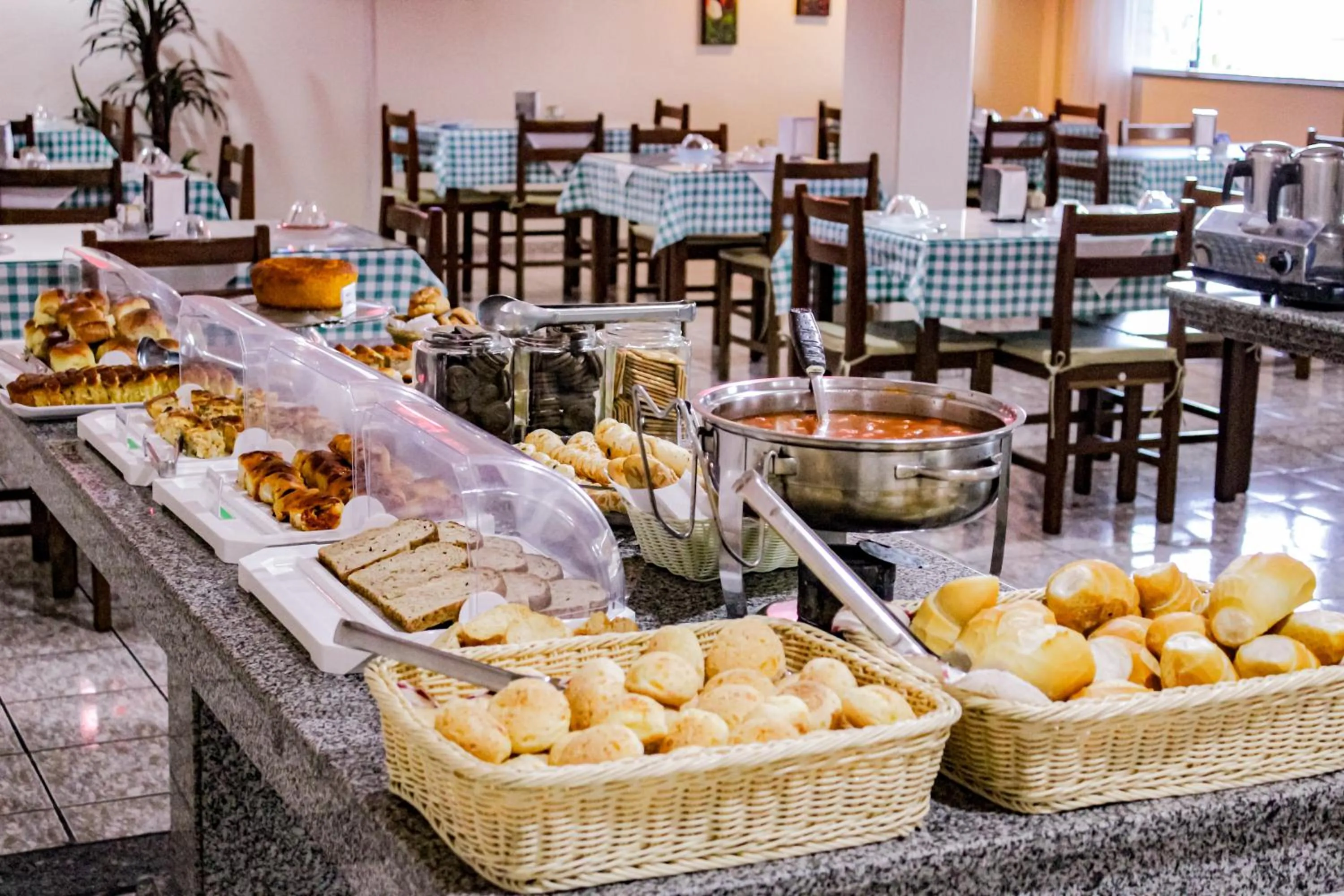 Buffet breakfast in Hotel Primavera Betim