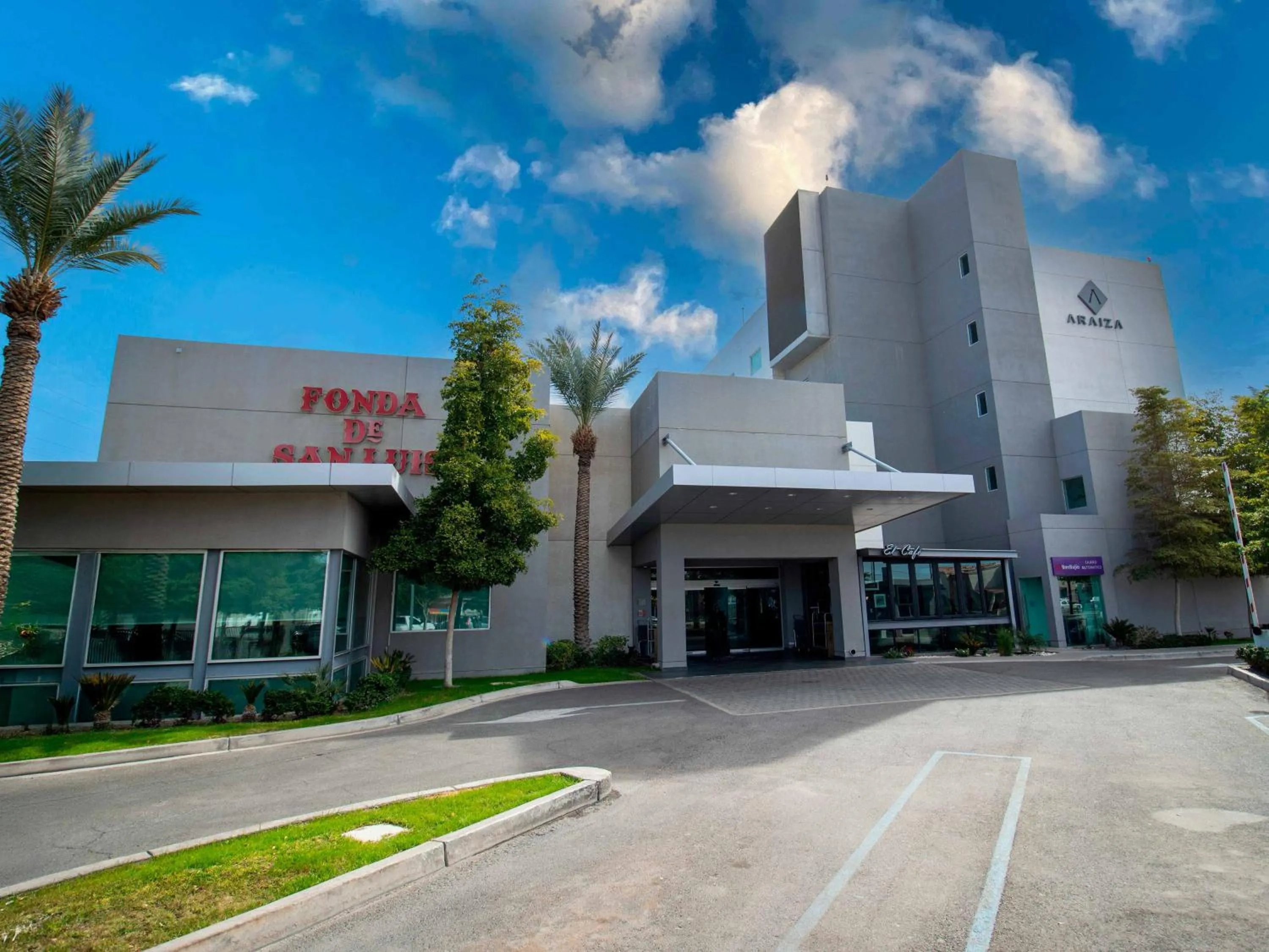 Facade/entrance in Hotel Araiza San Luis R.C.