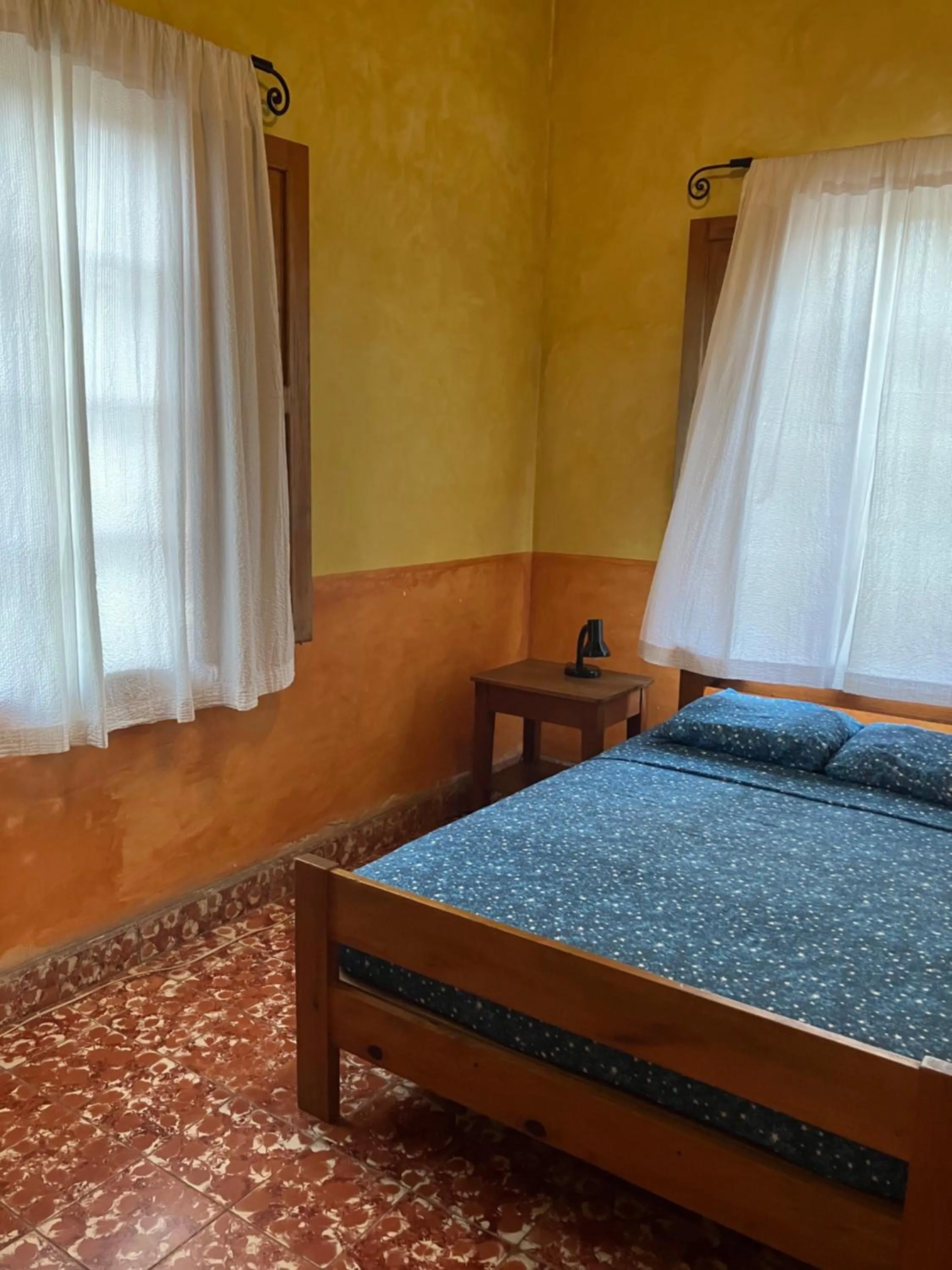 Budget Double Room - single occupancy in Hostel Iguana Azul