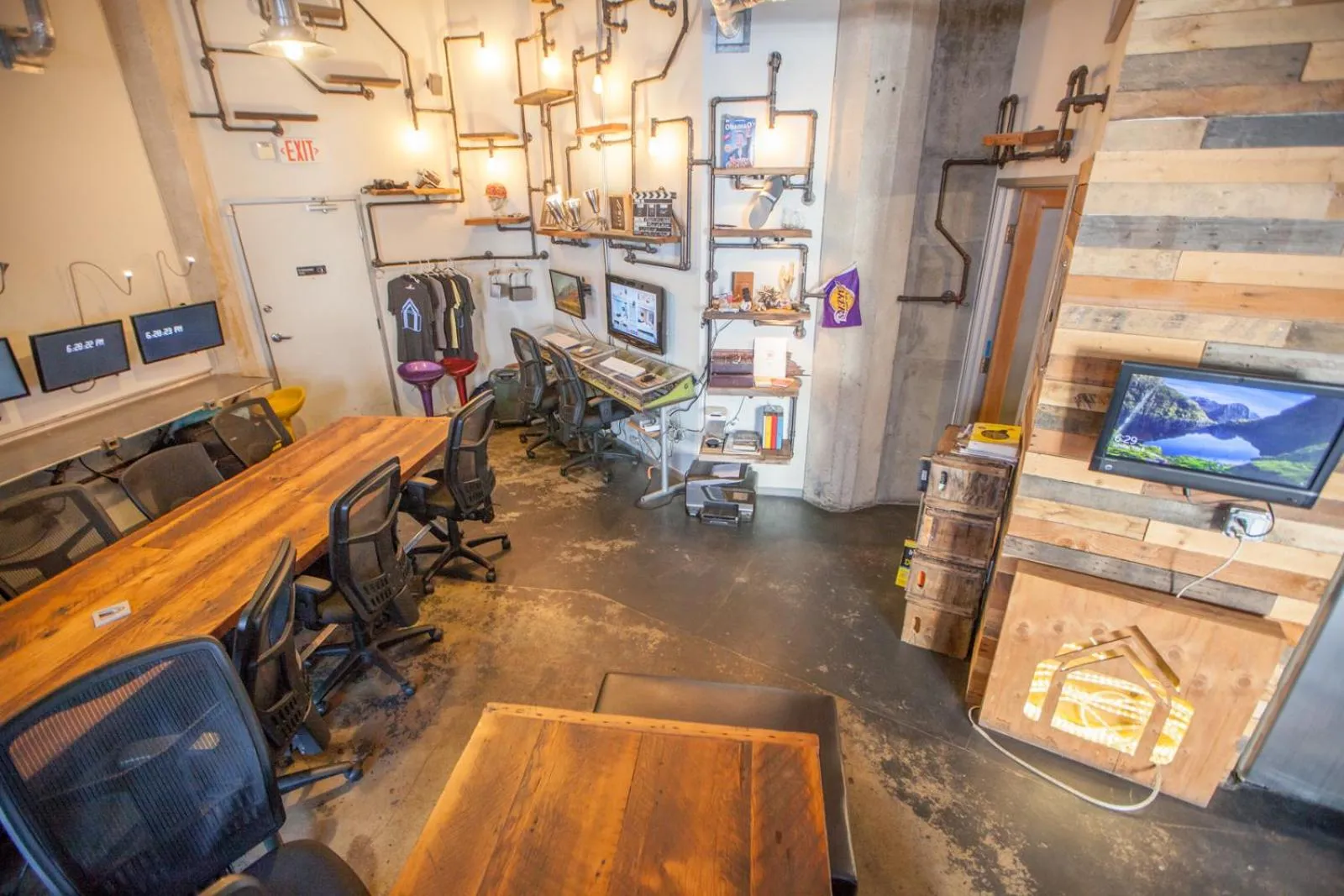 TV and multimedia in PodShare Hollywood