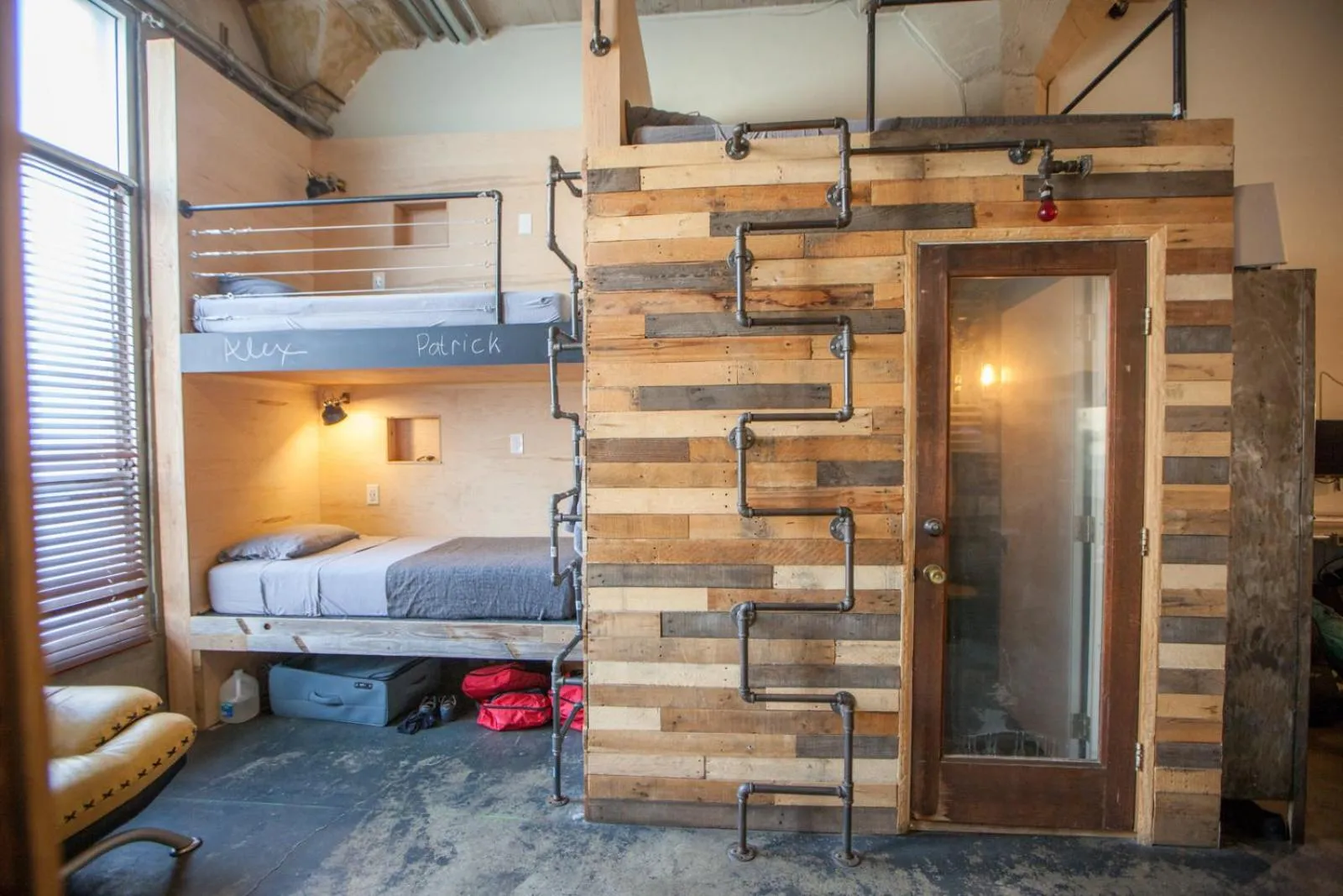 Bed in PodShare Hollywood