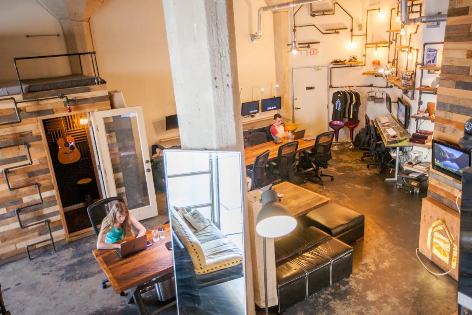 Living room in PodShare Hollywood