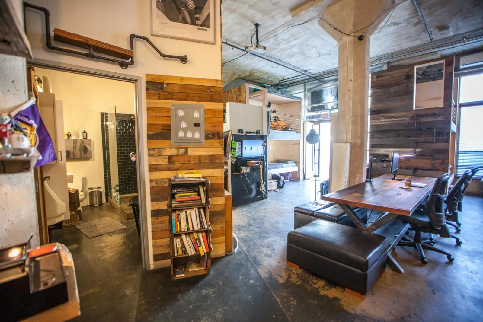 TV and multimedia in PodShare Hollywood