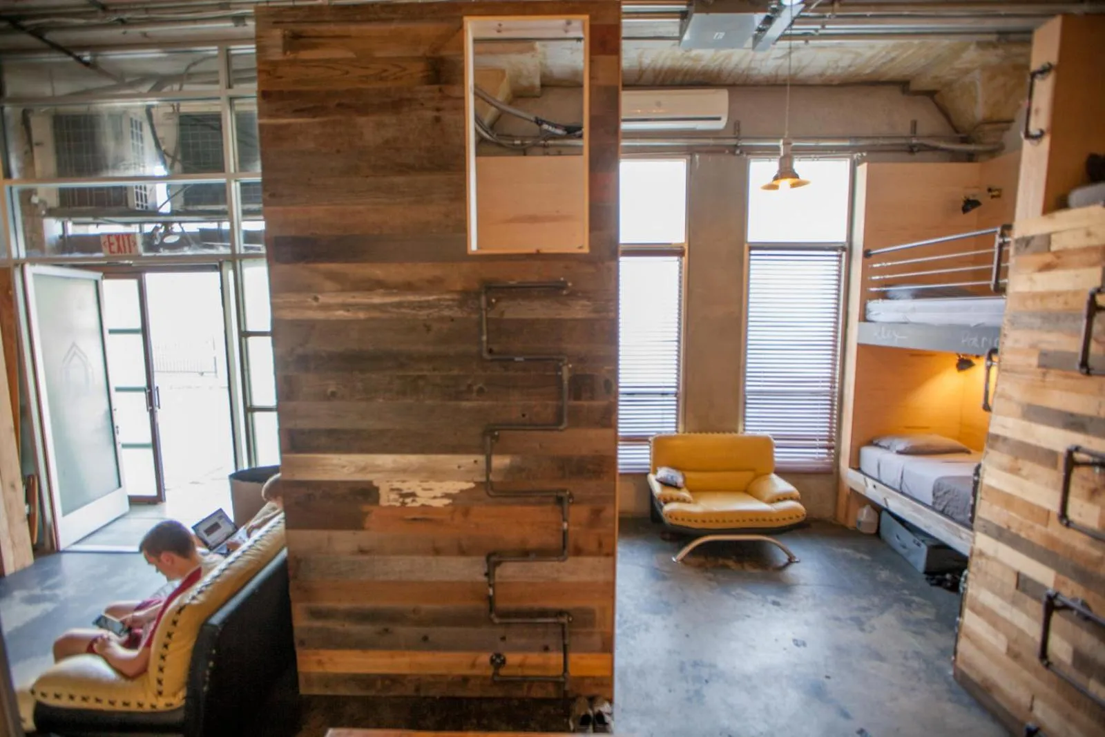 Bed in PodShare Hollywood