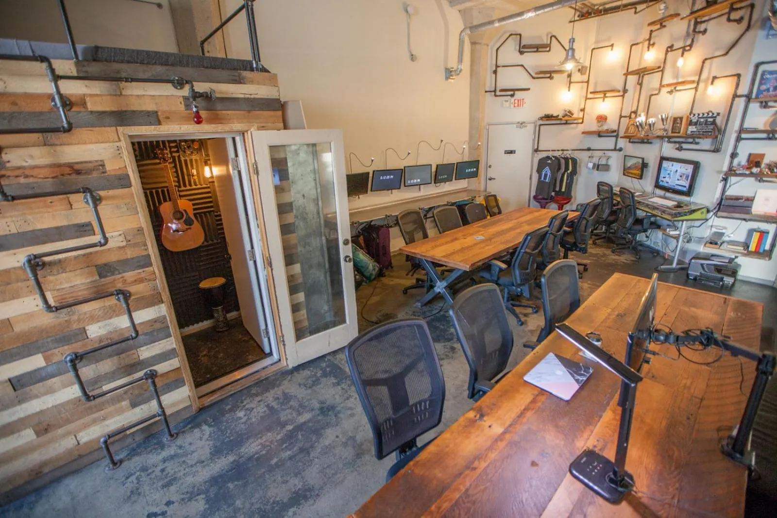 Living room in PodShare Hollywood