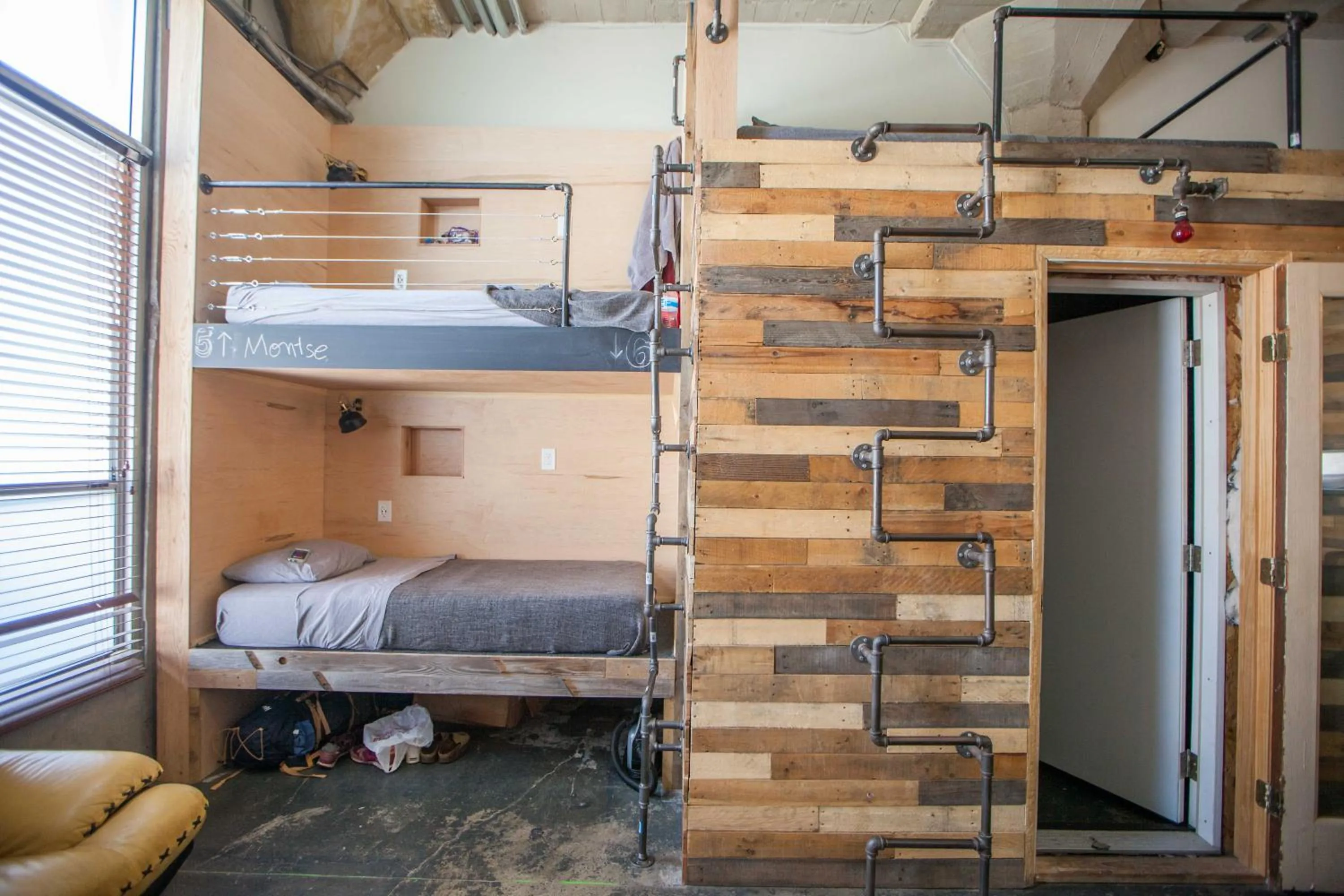 bunk bed, Bed in PodShare Hollywood