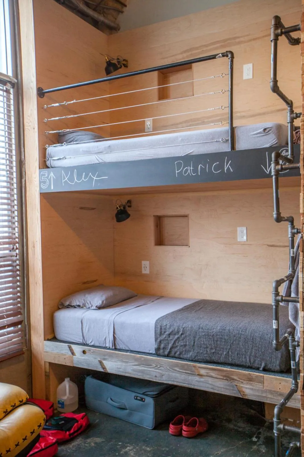 bunk bed, Bed in PodShare Hollywood