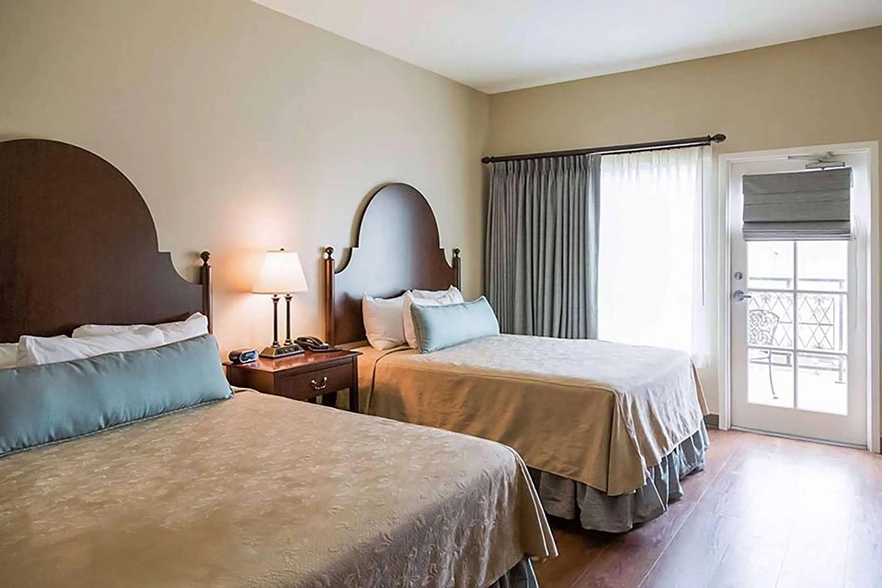 Photo of the whole room, Bed in Chateau Saint Denis Hotel