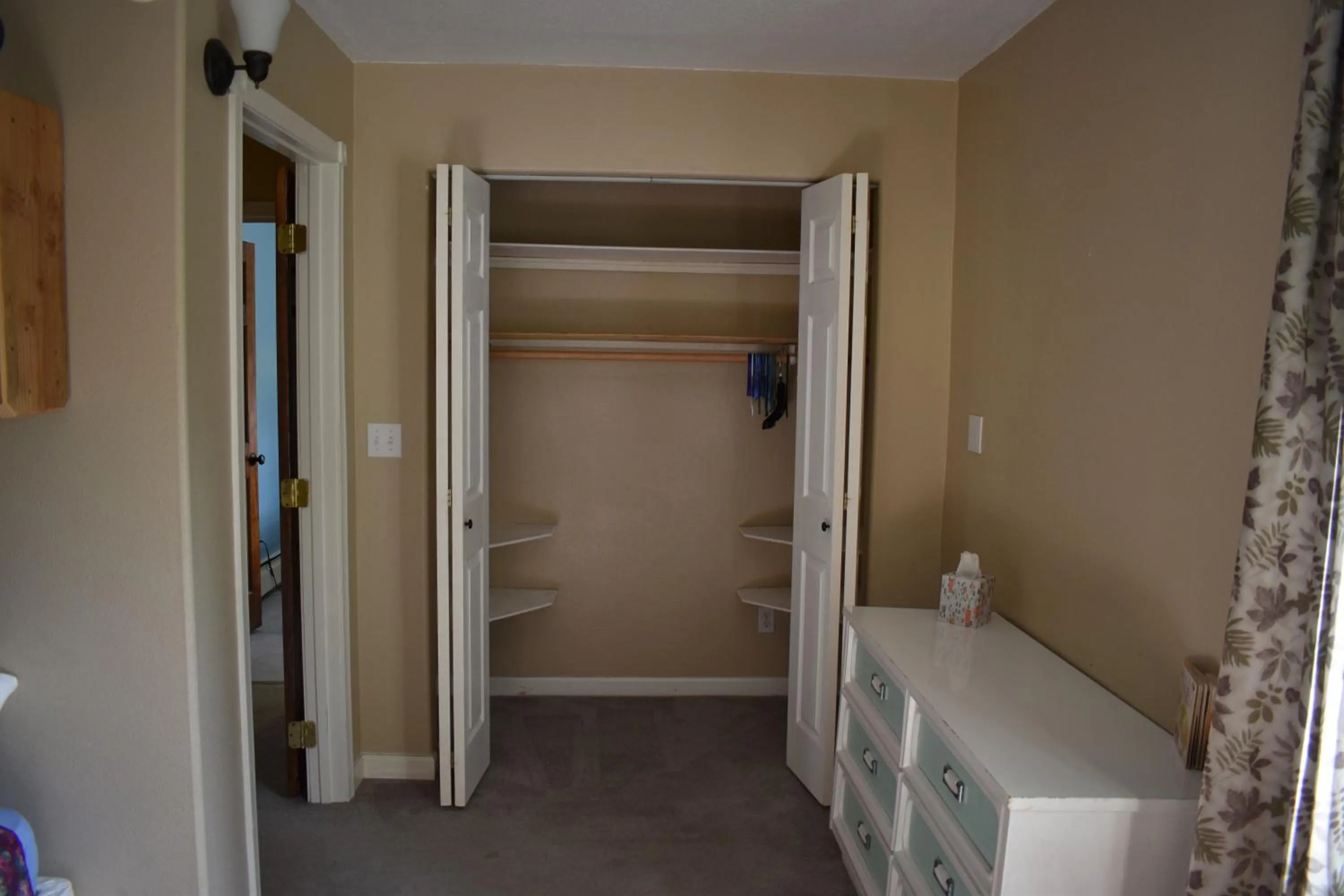 Bed in Exit Glacier Lodge