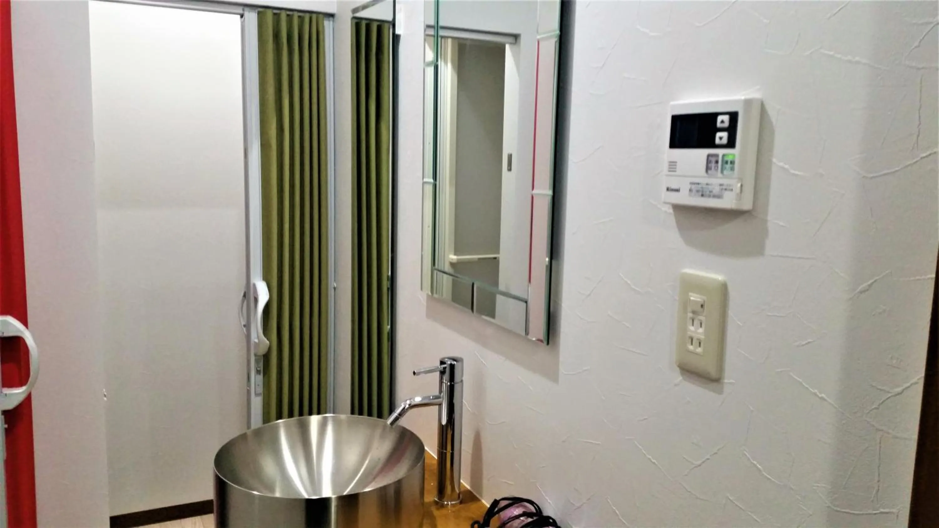 Shower in Naoshima Kowloon