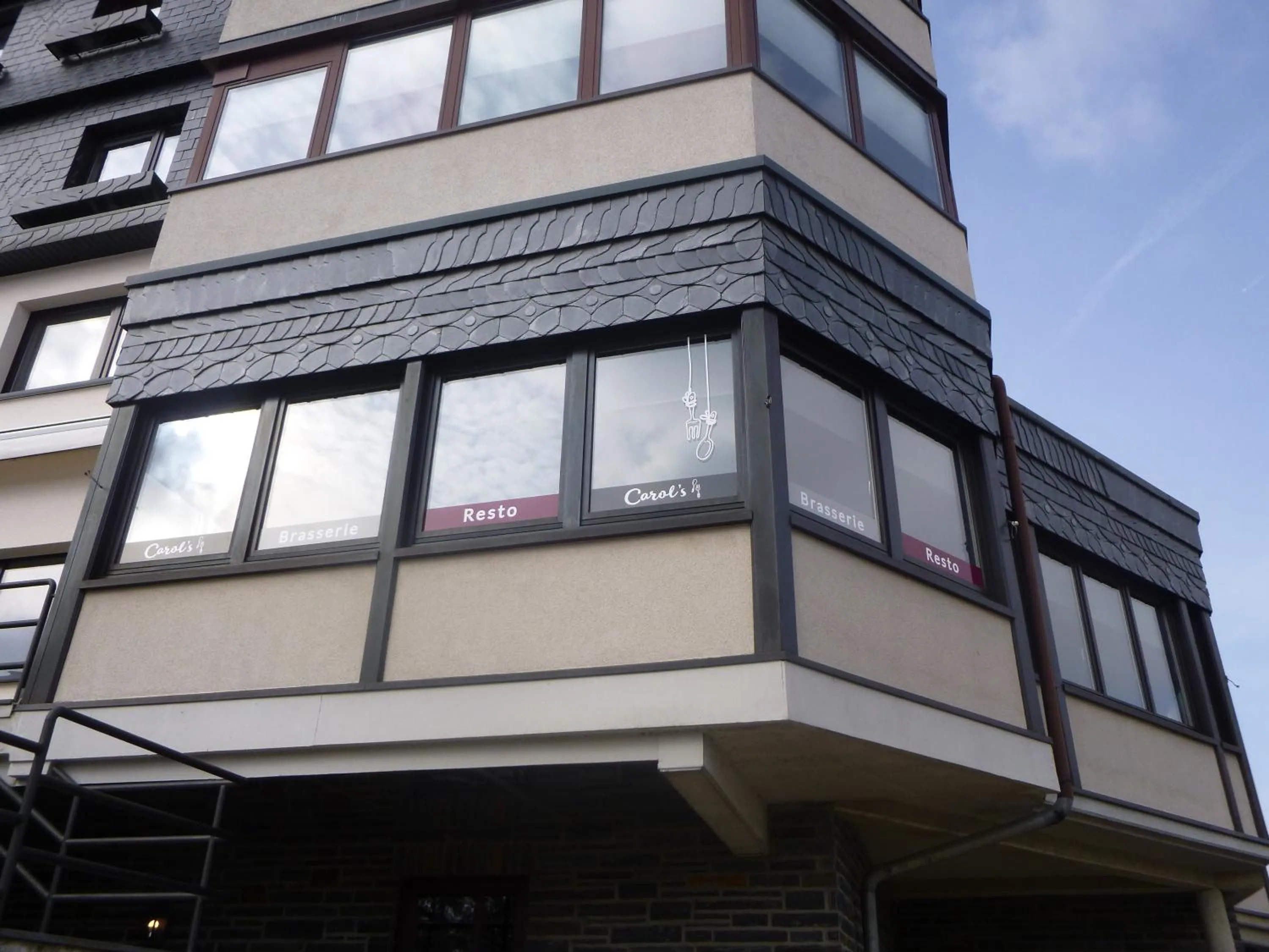 Facade/entrance in Hôtel du Lac