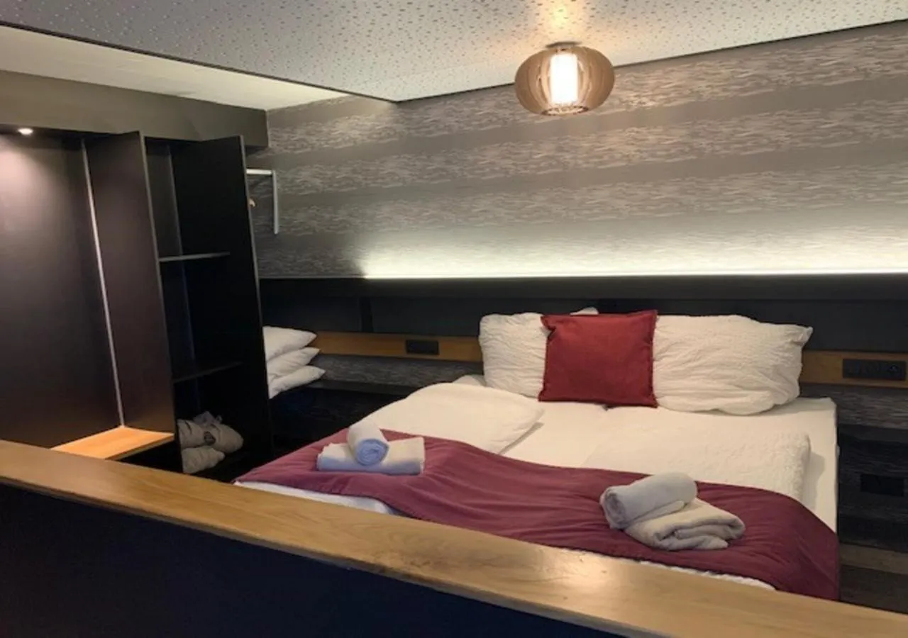 Bed in Hôtel du Lac