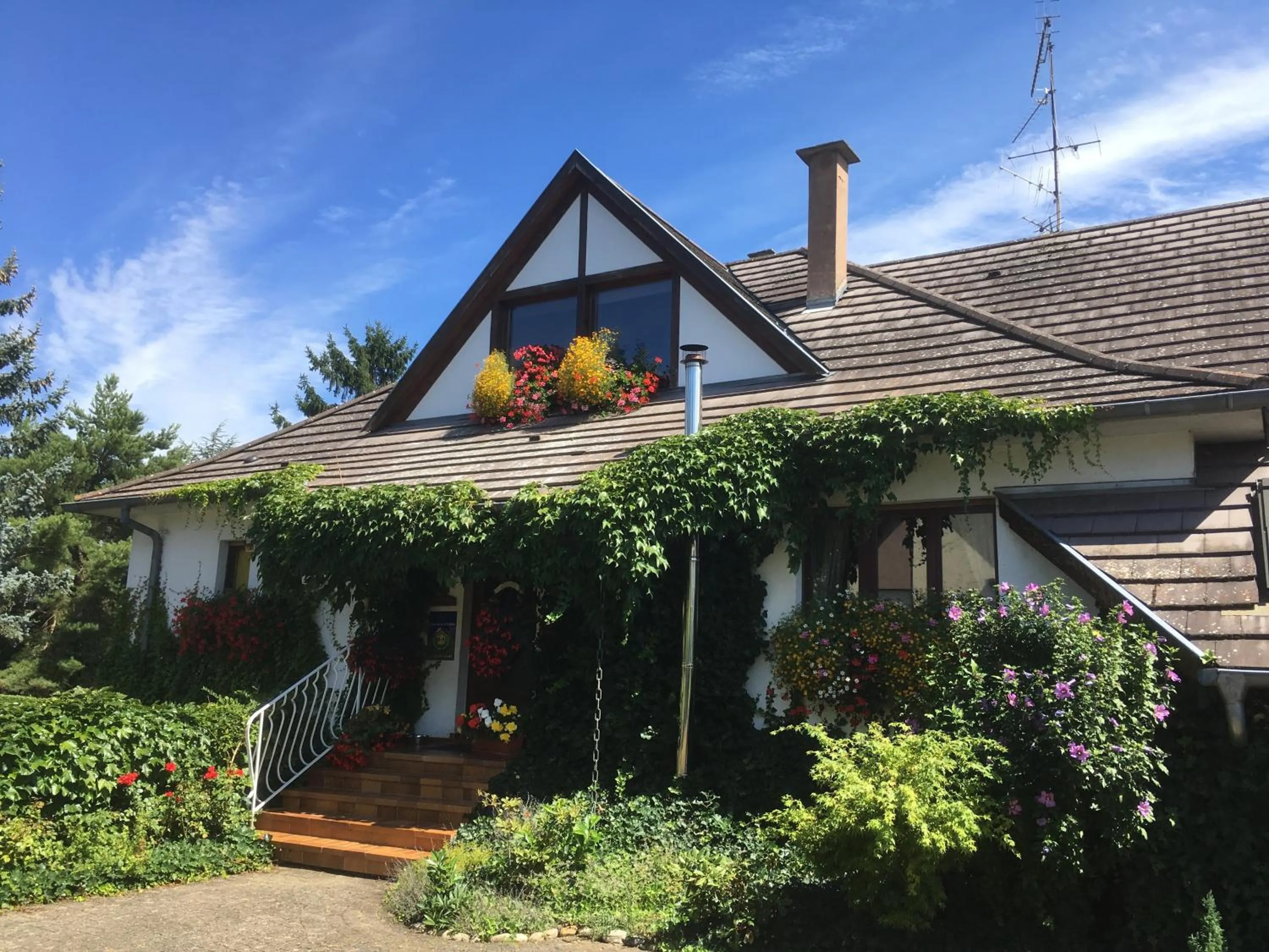 Facade/entrance in Côté vignes