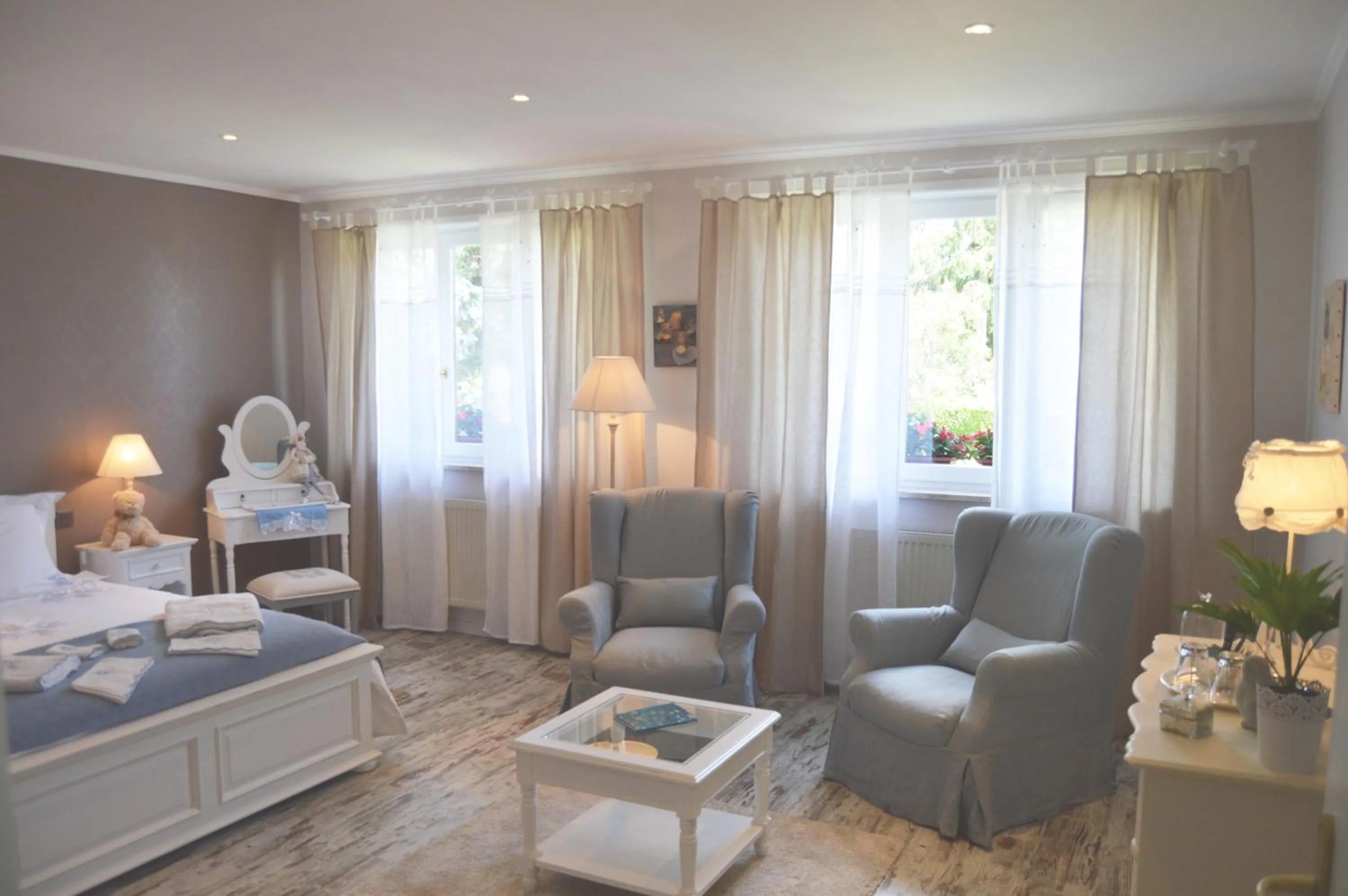 Seating area, Bed in Côté vignes