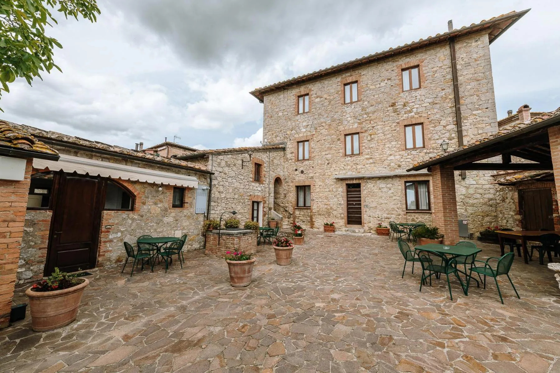 Property building in Borgo Villa a Sesta